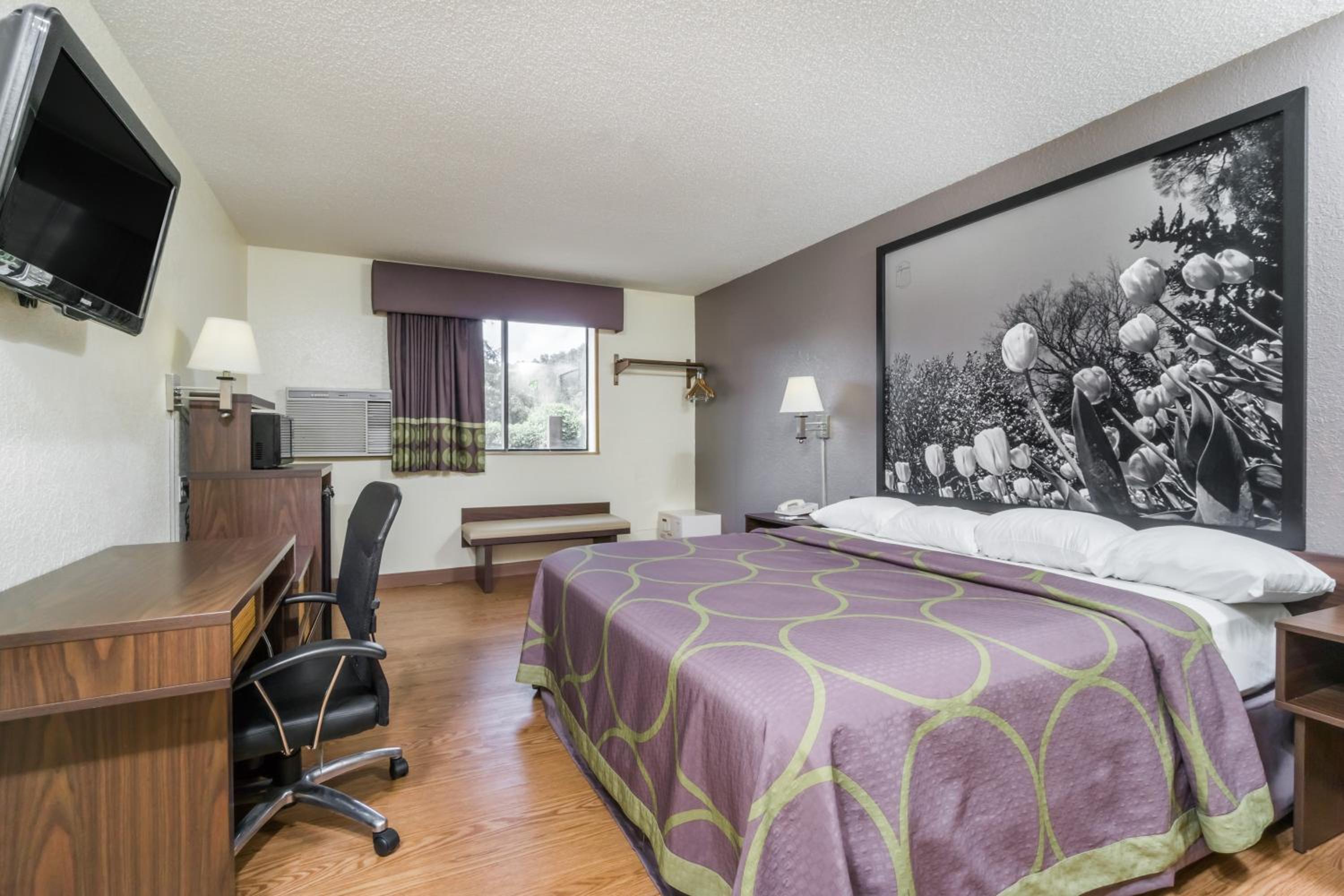 King Room - Non-Smoking - Photo 4
