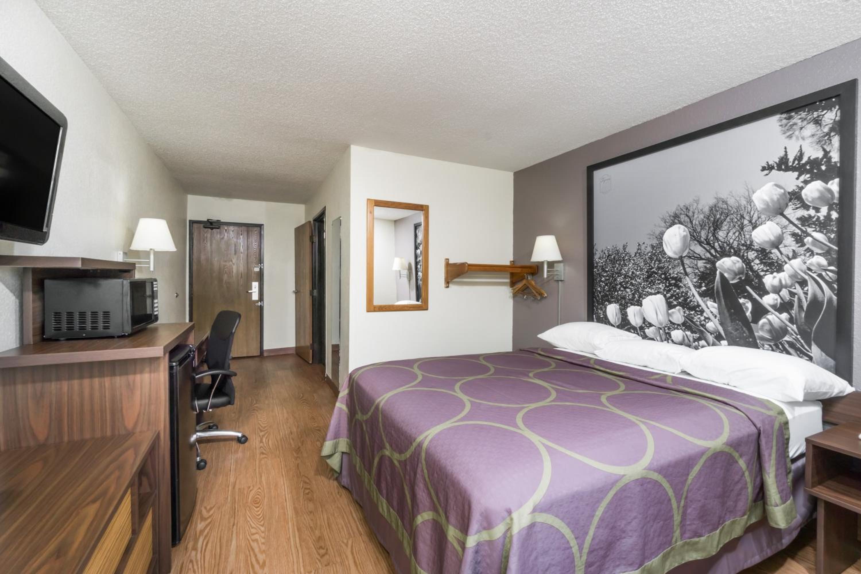 Queen Room - Non-Smoking - Photo 4