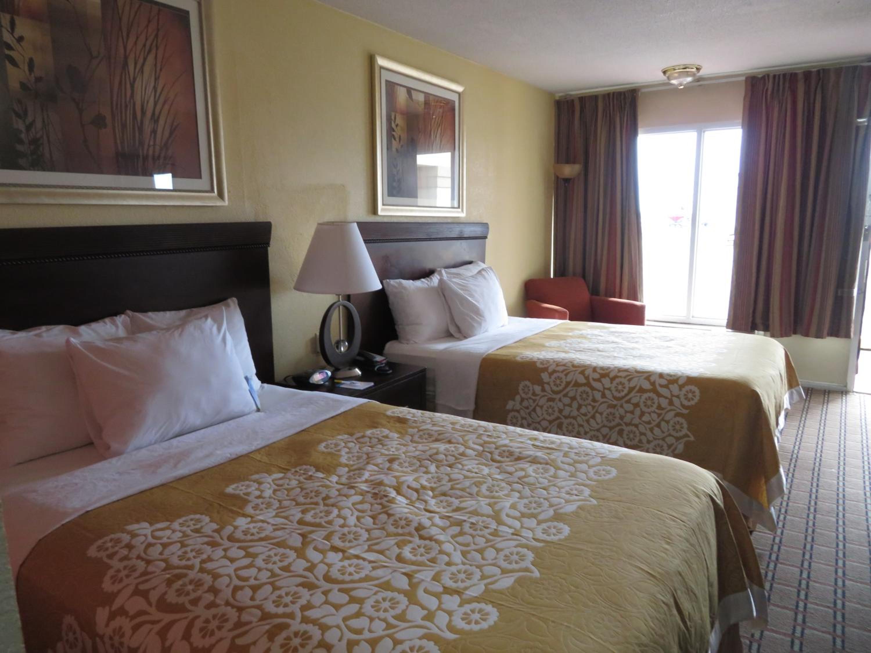 Double Room with Two Double Beds - Pet Friendly/Smoking - Photo 1