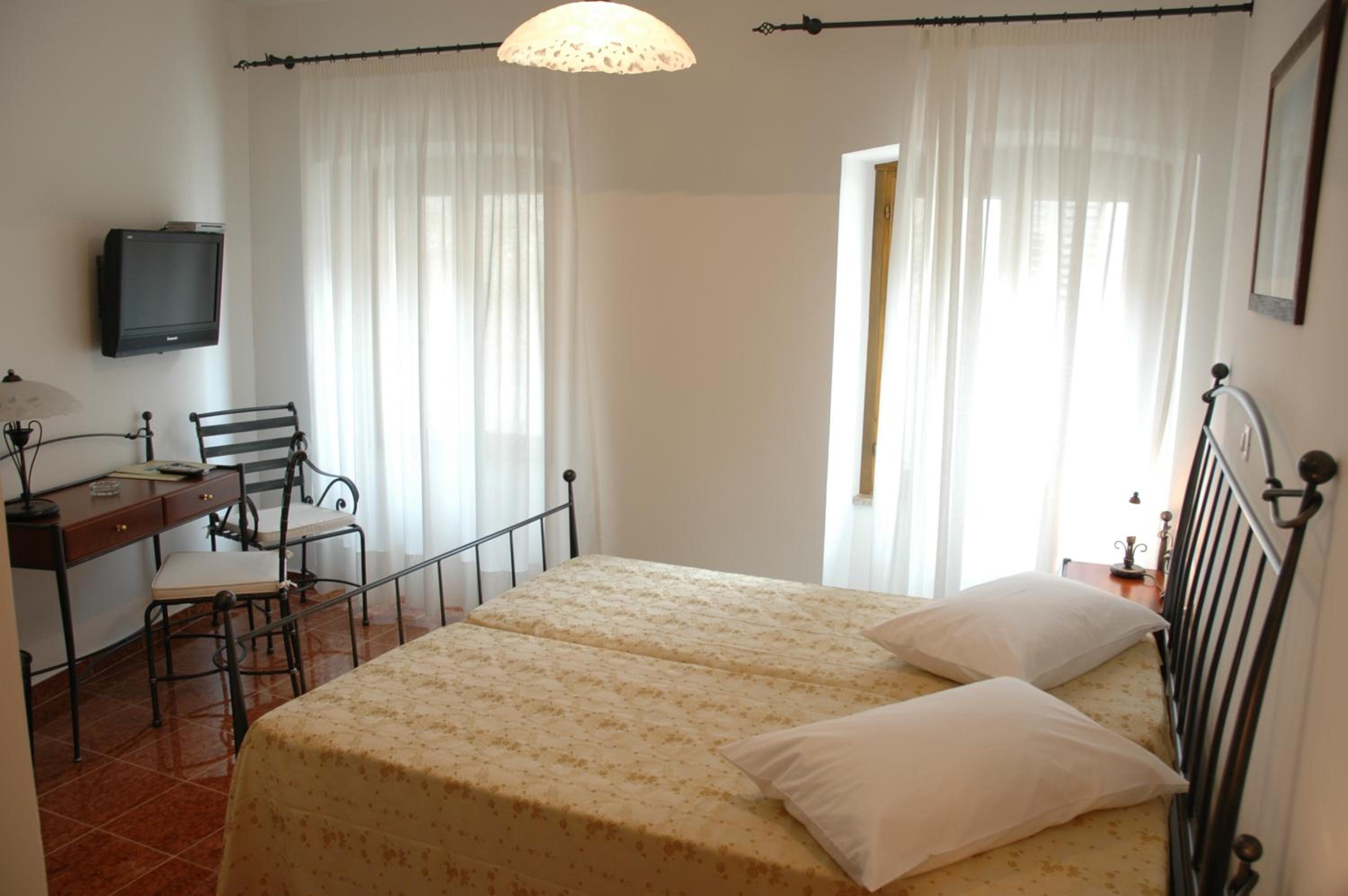Double Room - Sea Side - Photo 4