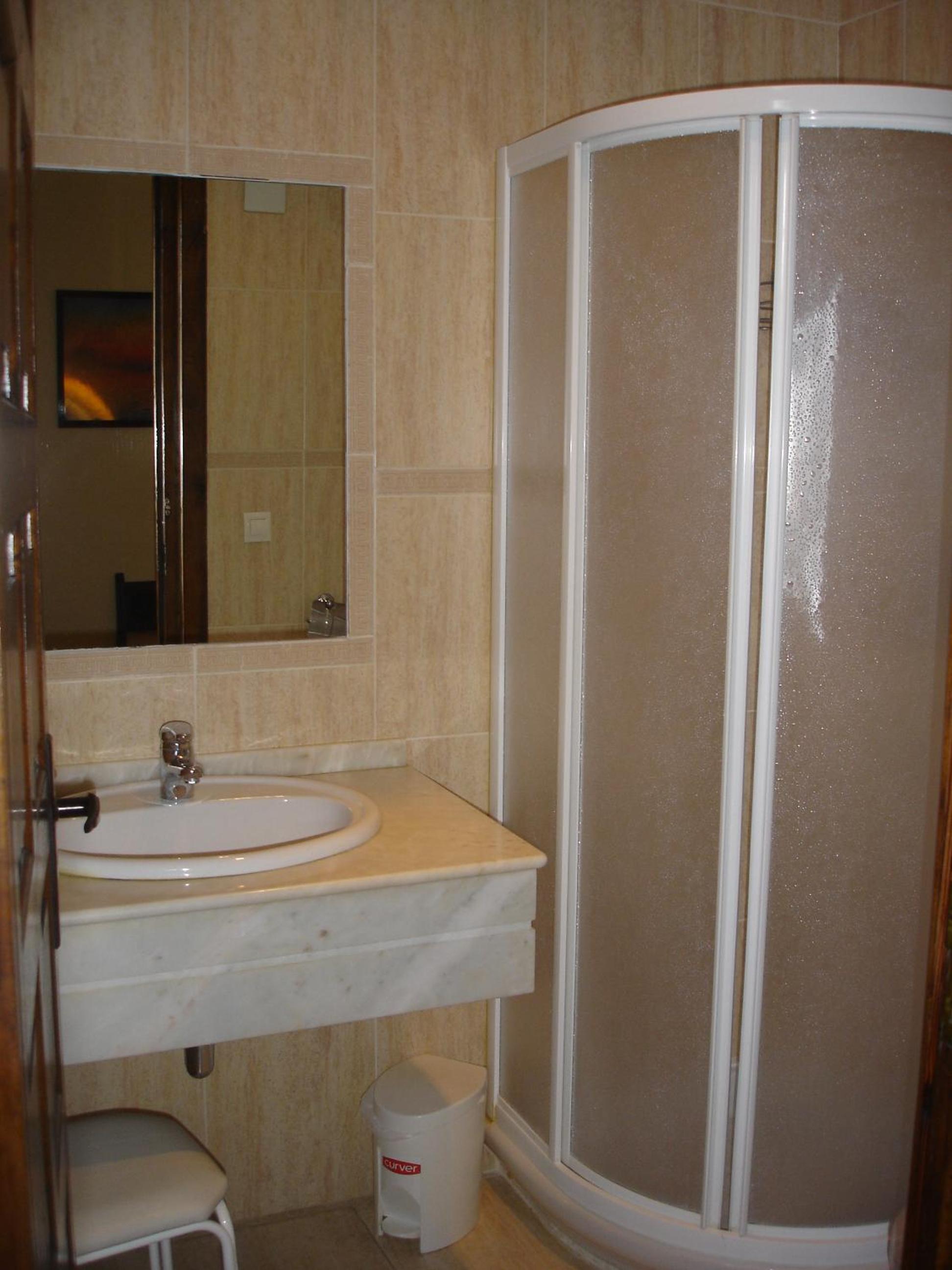 Double or Twin Room - Photo 10
