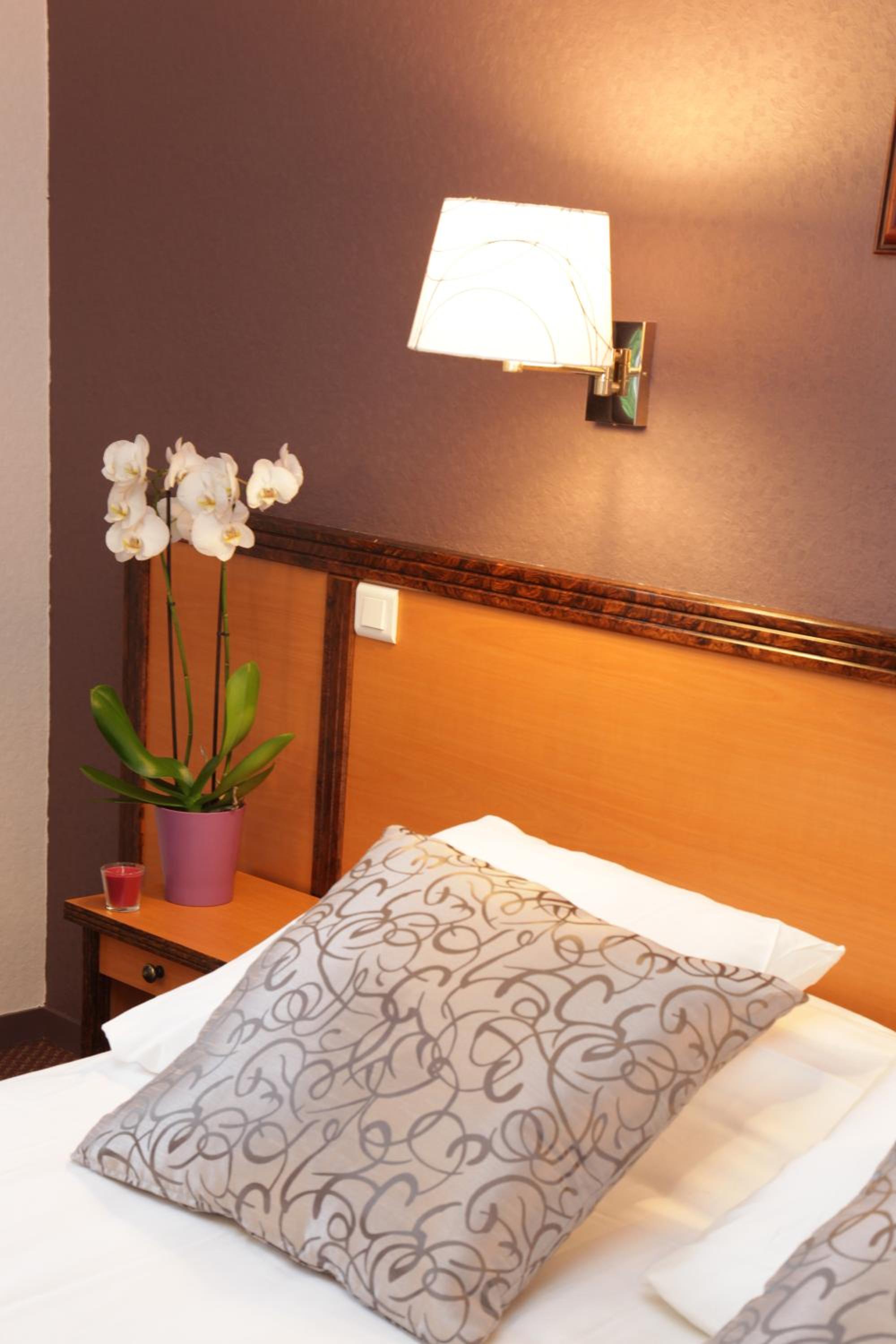 Double Room - Photo 8