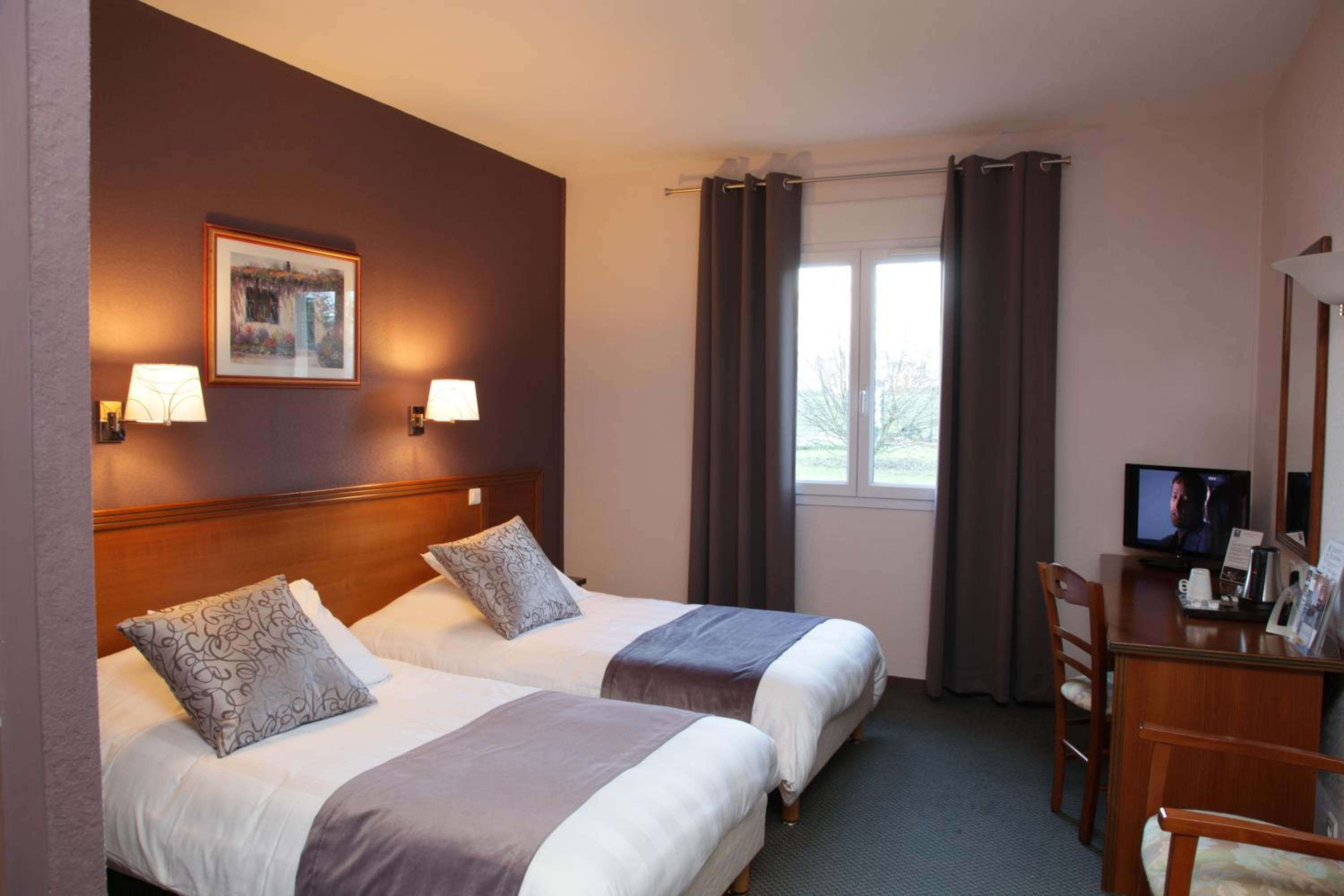 Twin Room - Photo 2
