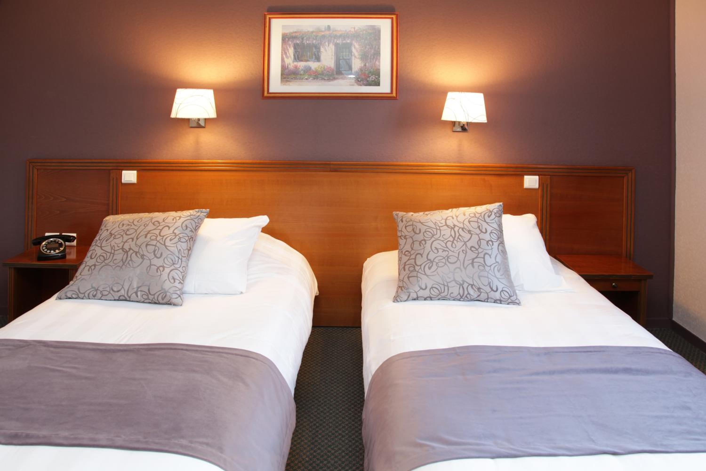 Twin Room - Photo 3