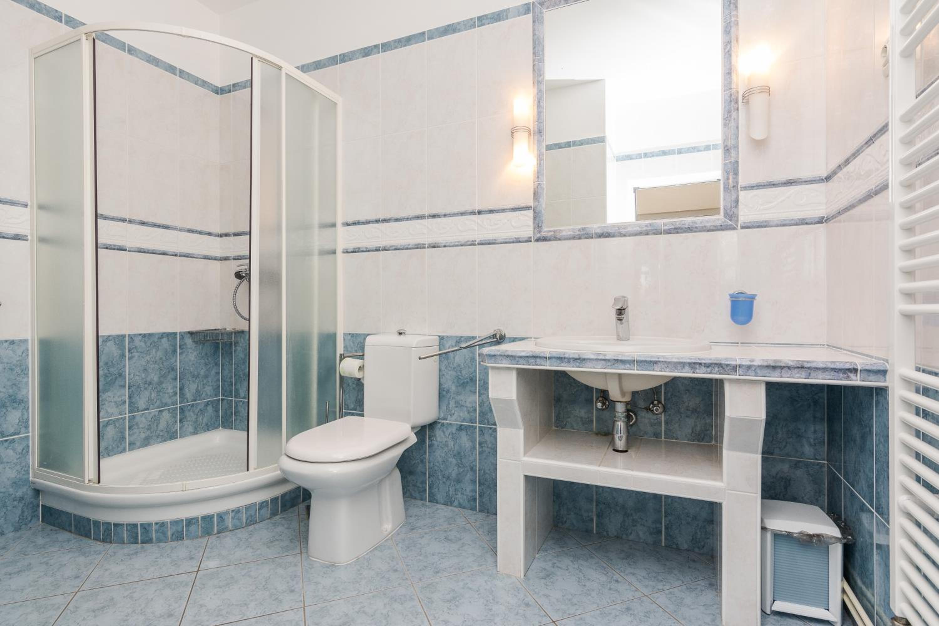 One-Bedroom Apartment with Terrace (4 Adults) photo 1