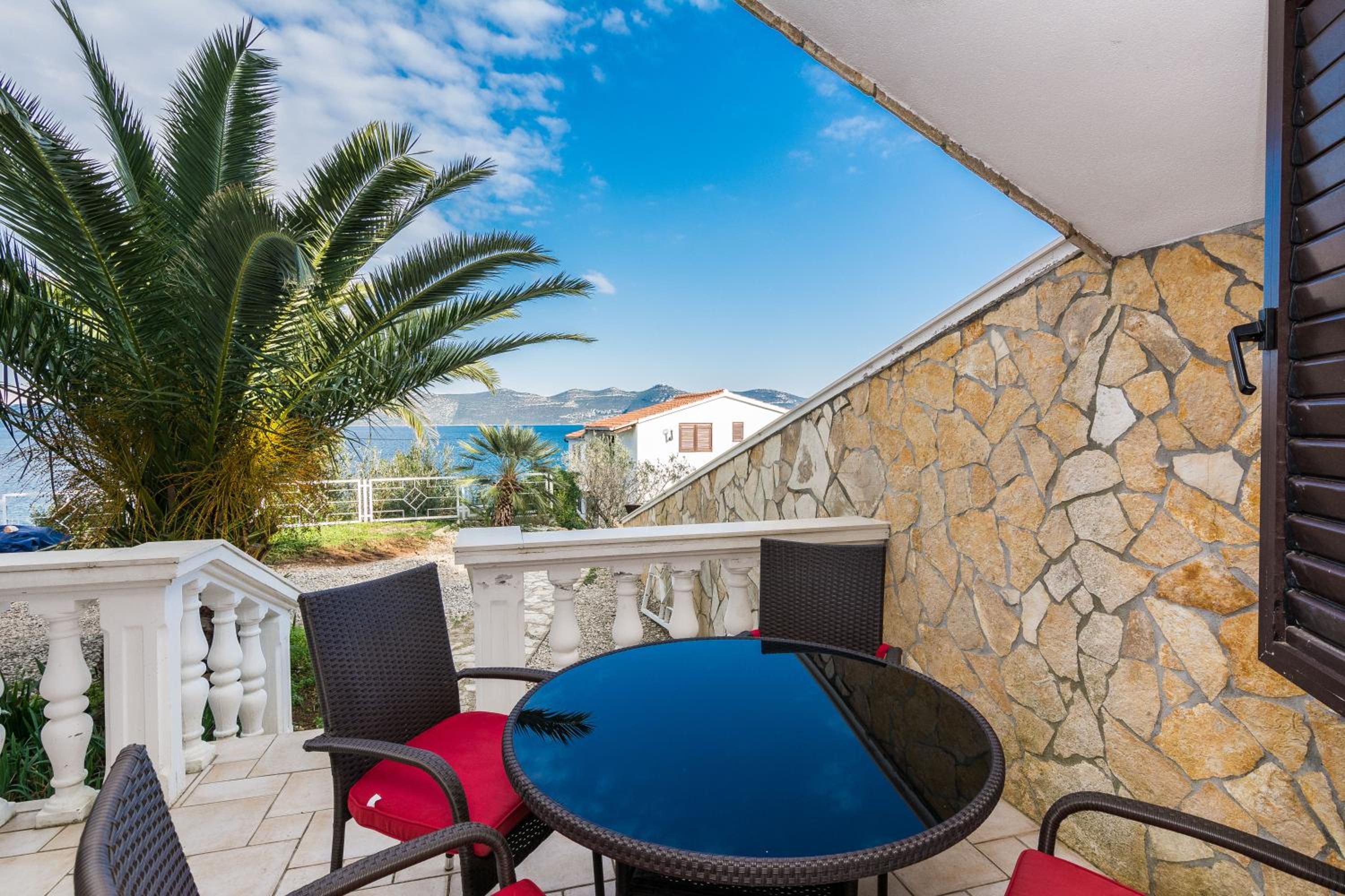 One-Bedroom Apartment with Terrace (4 Adults) photo 2
