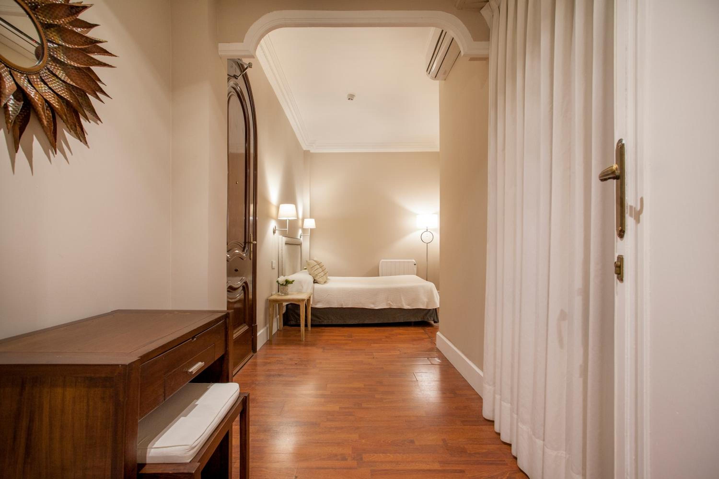 Habitación Estándar con Cama Queen y Baño Privado