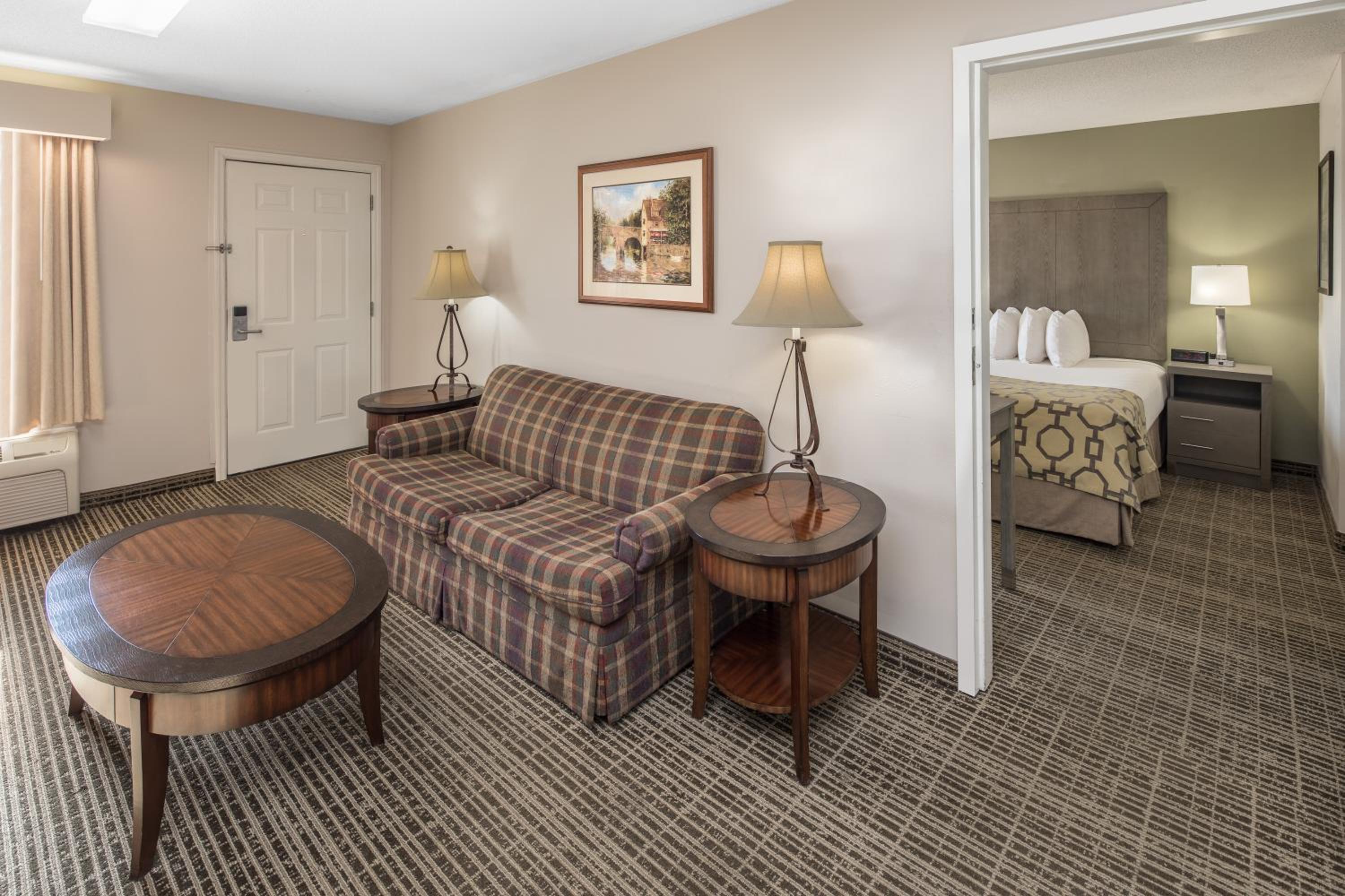 One-Bedroom King Suite - Non-Smoking photo 2