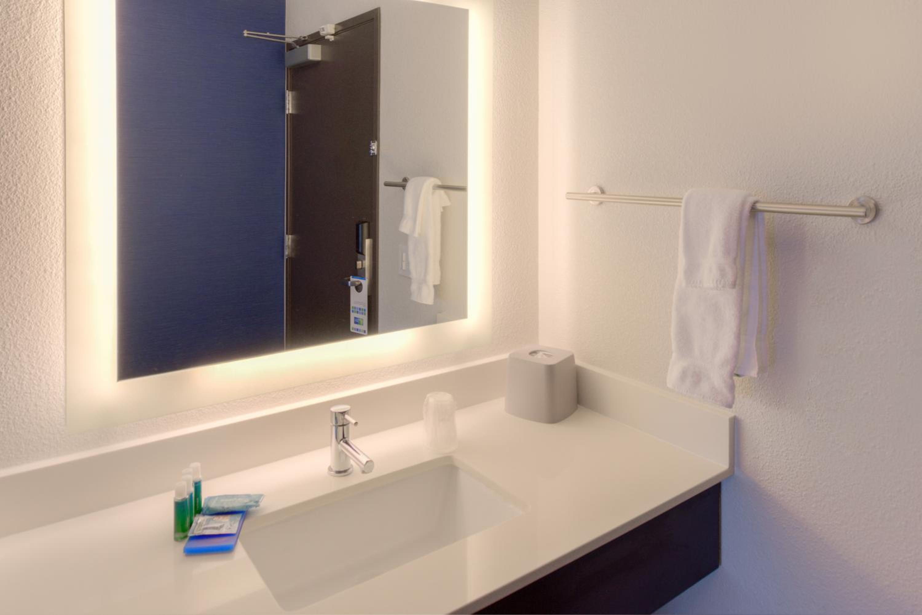 Standard King Room - Photo 3