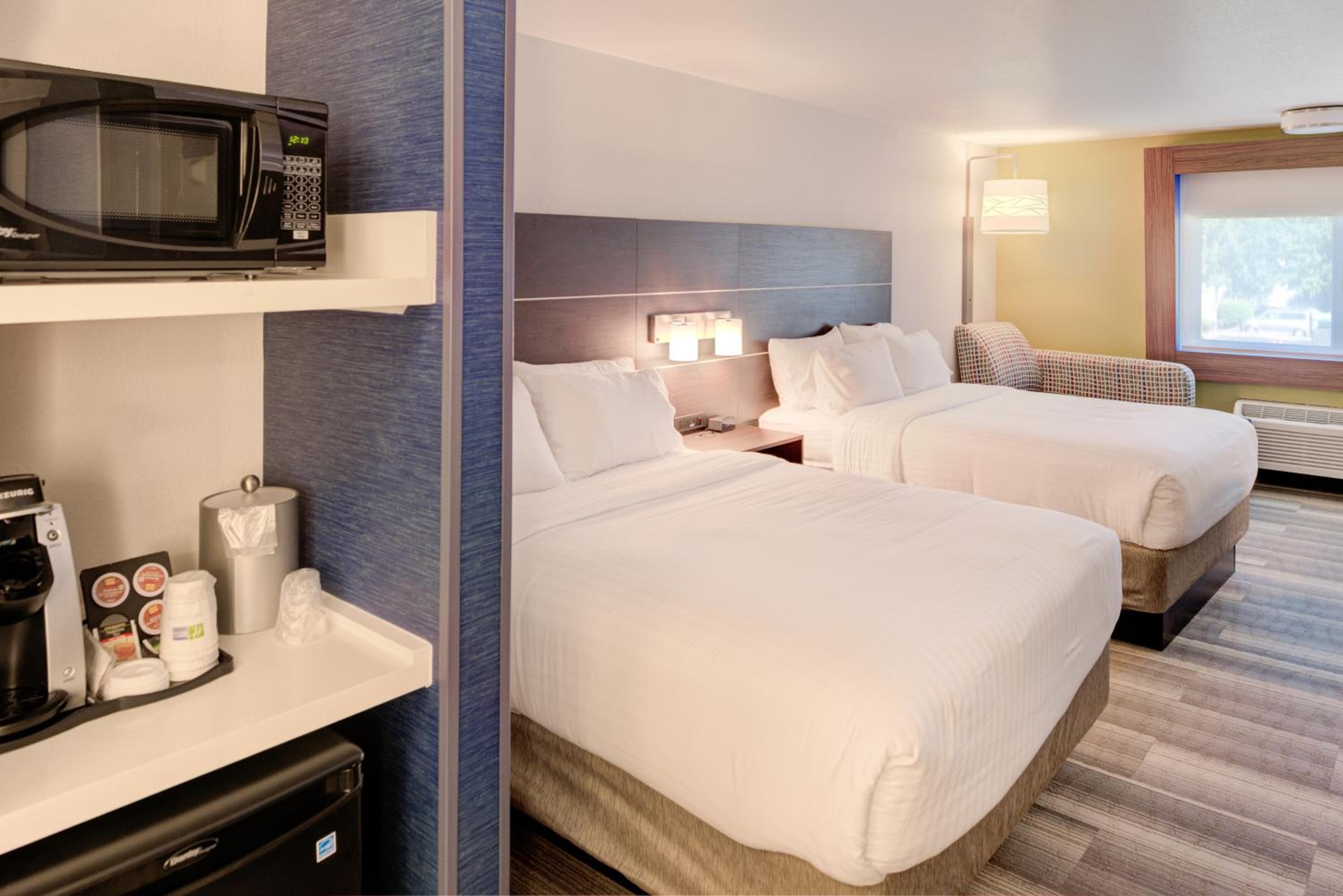 Standard Room with Two Queen Beds - Photo 1
