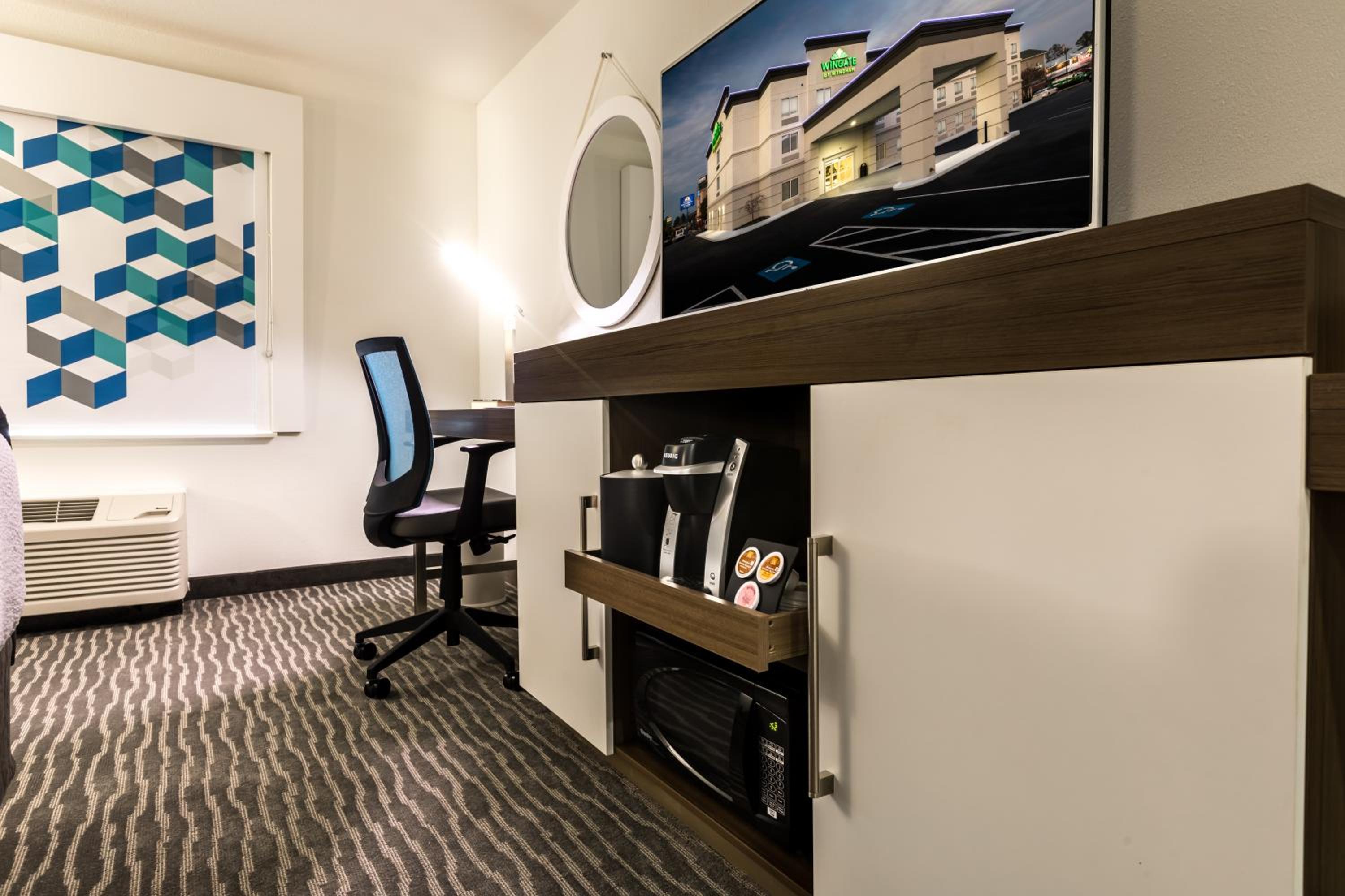 Deluxe King Studio Suite - Non-Smoking - Photo 7