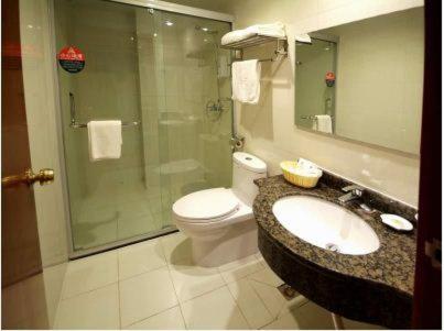 Queen Room B photo 3
