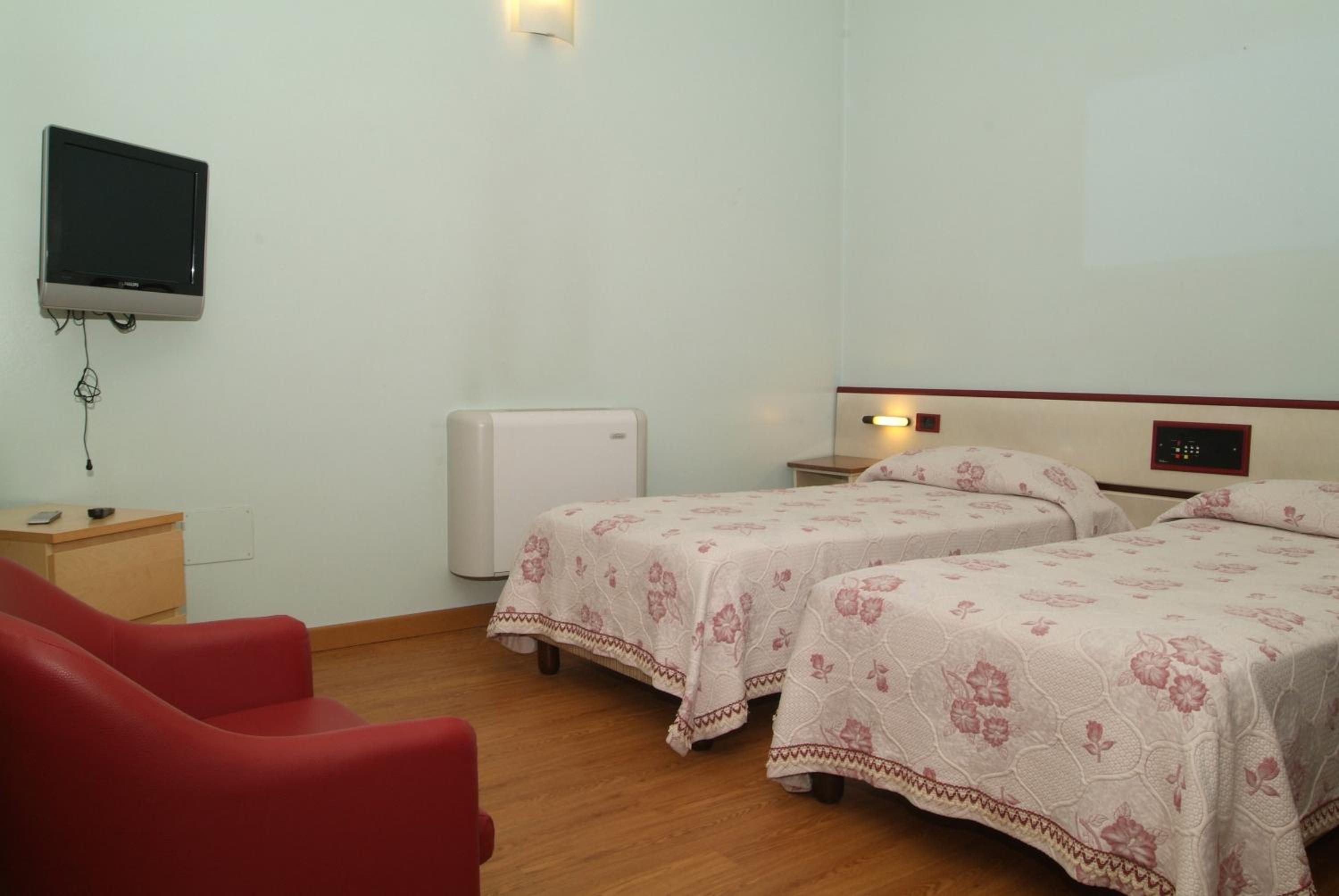 Twin Room - Photo 4