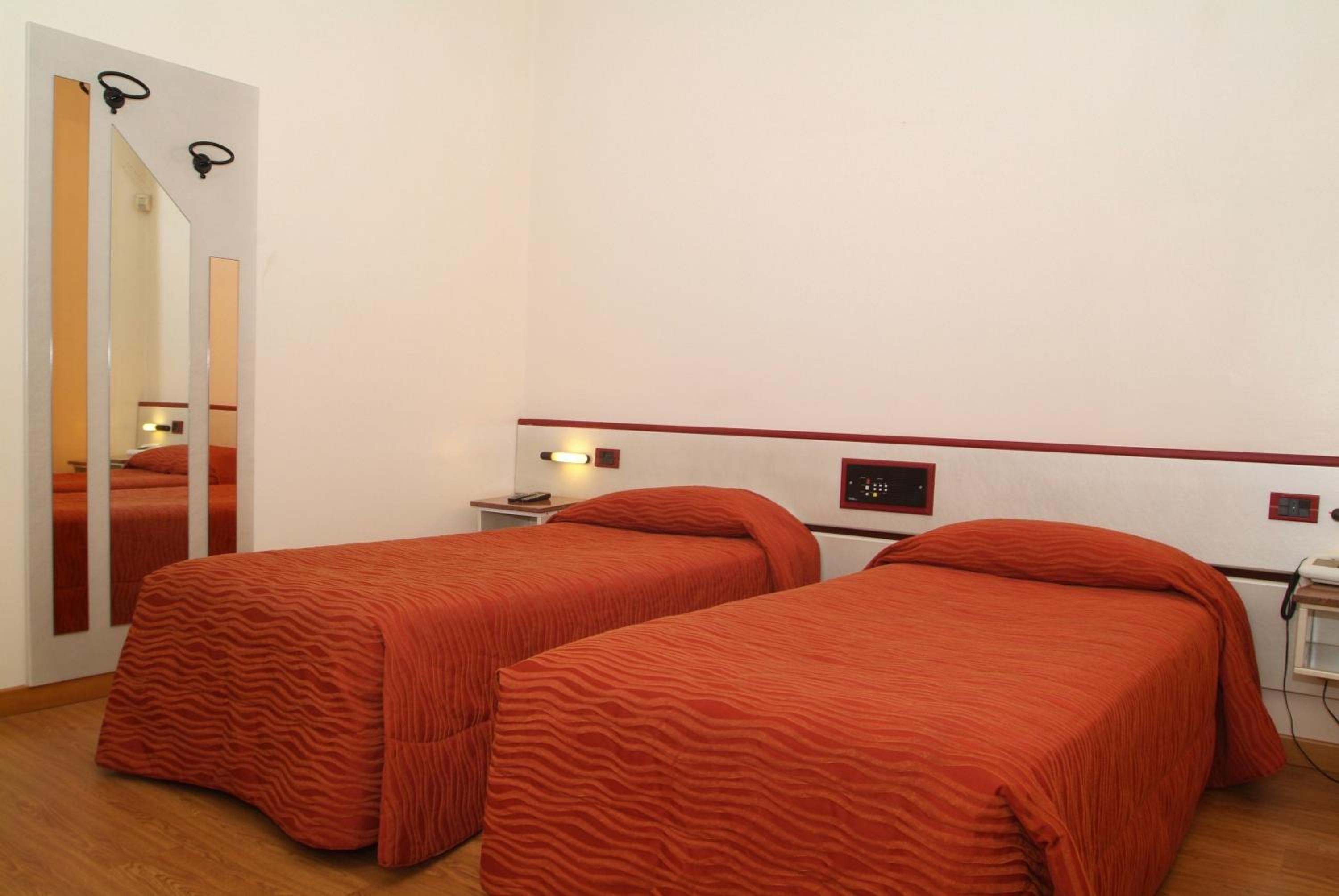 Twin Room - Photo 1