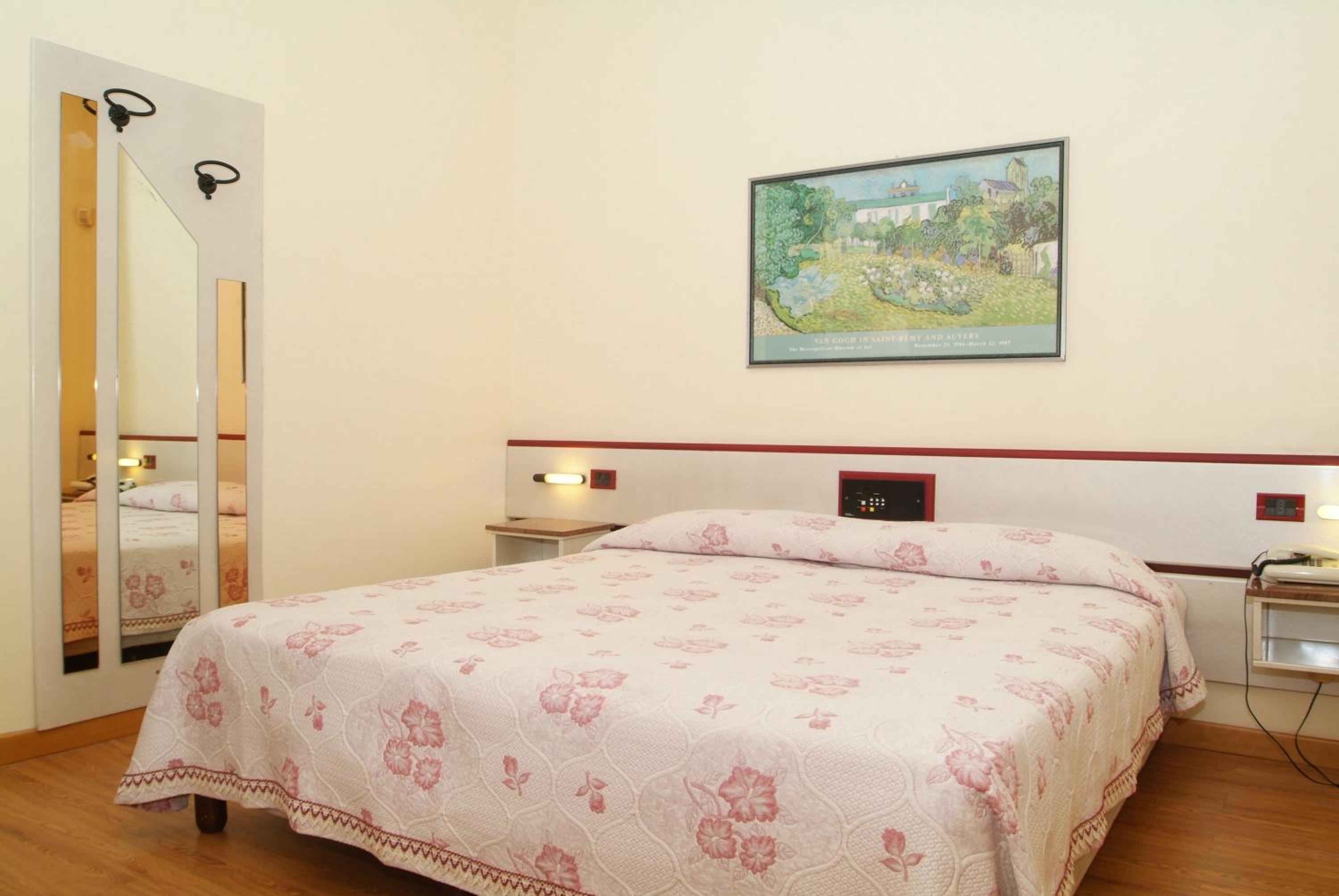 Double Room - Photo 2