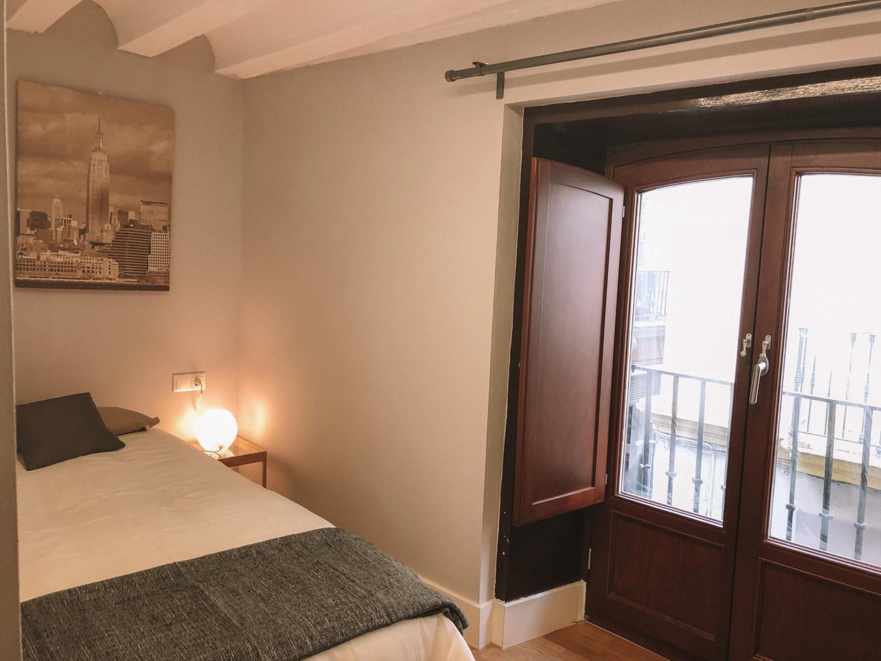 Single Room with Shared Bathroom photo 2