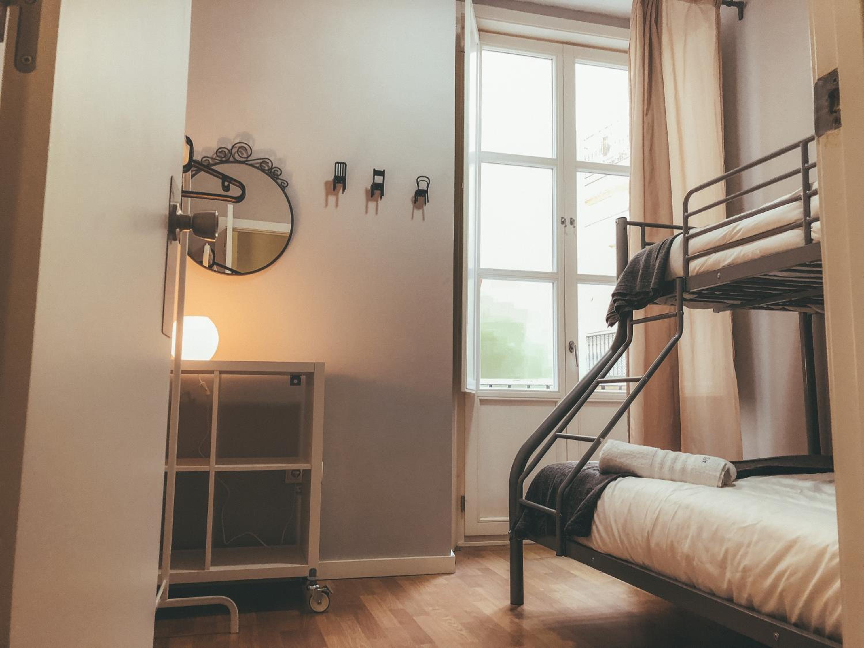 Double Room with Shared Bathroom photo 2