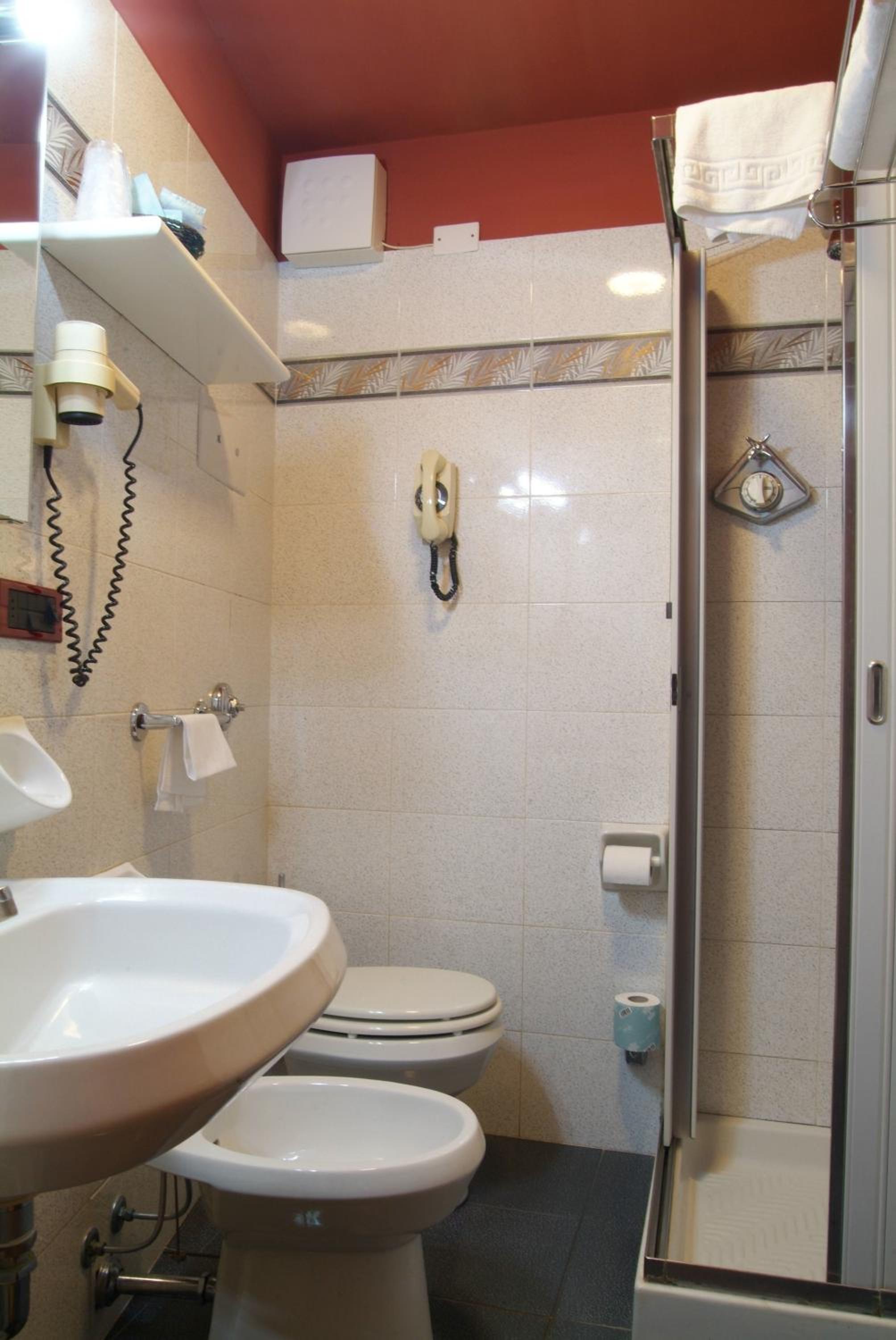 Double Room - Photo 4