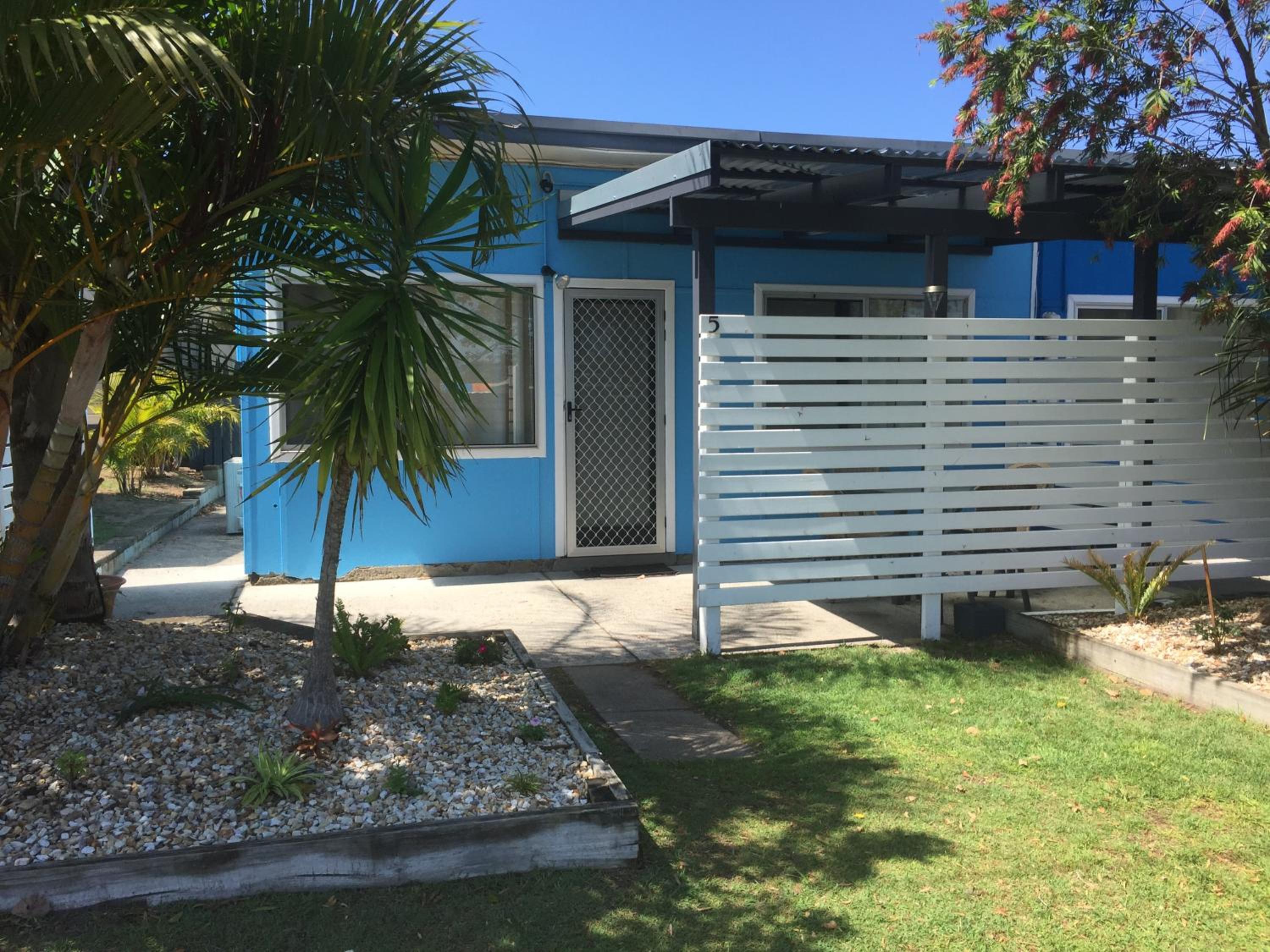 Budget Two-Bedroom Apartment (Pet Friendly) photo 2