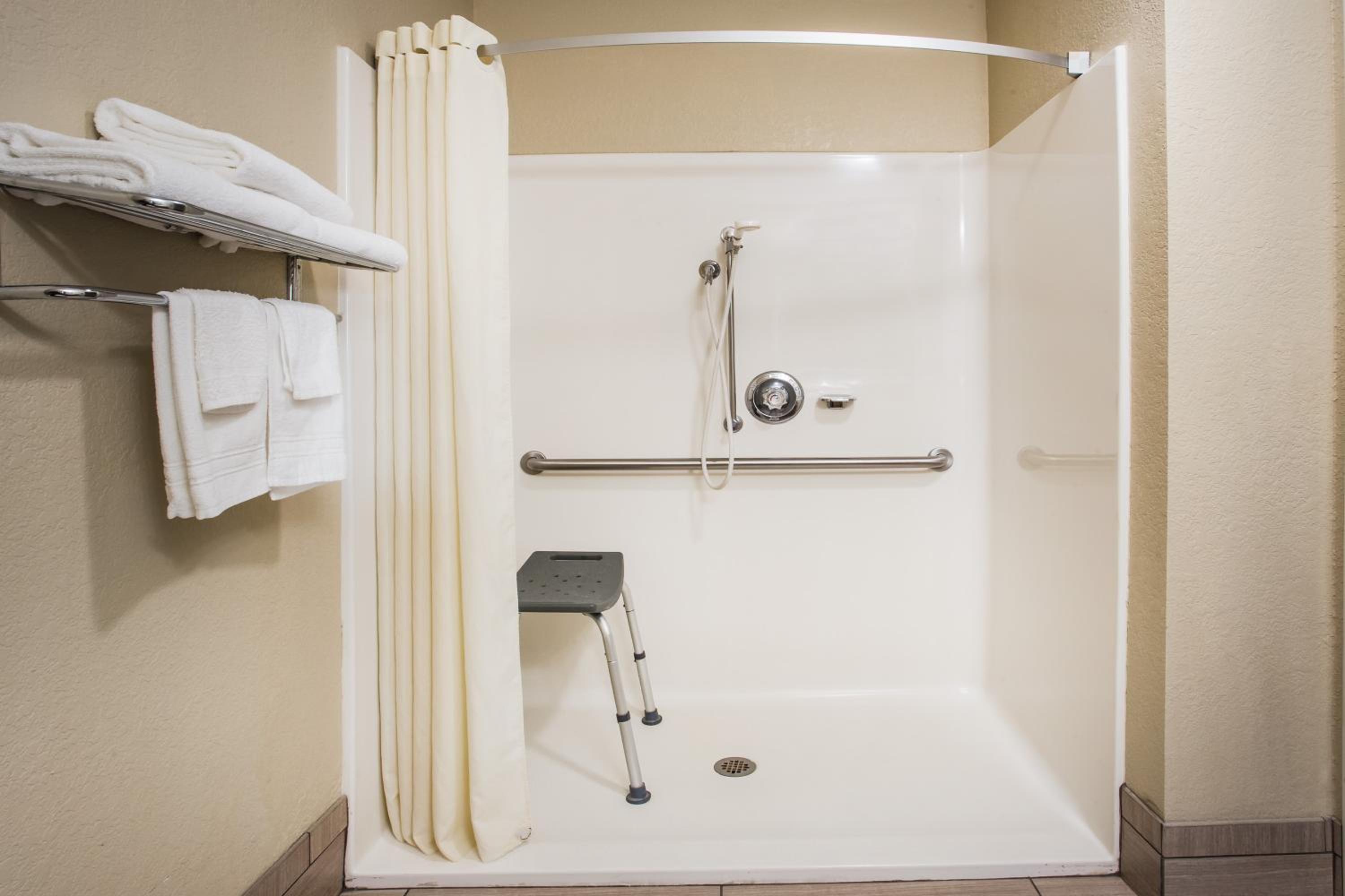 Queen Room - Disability Access/Non-Smoking photo 3