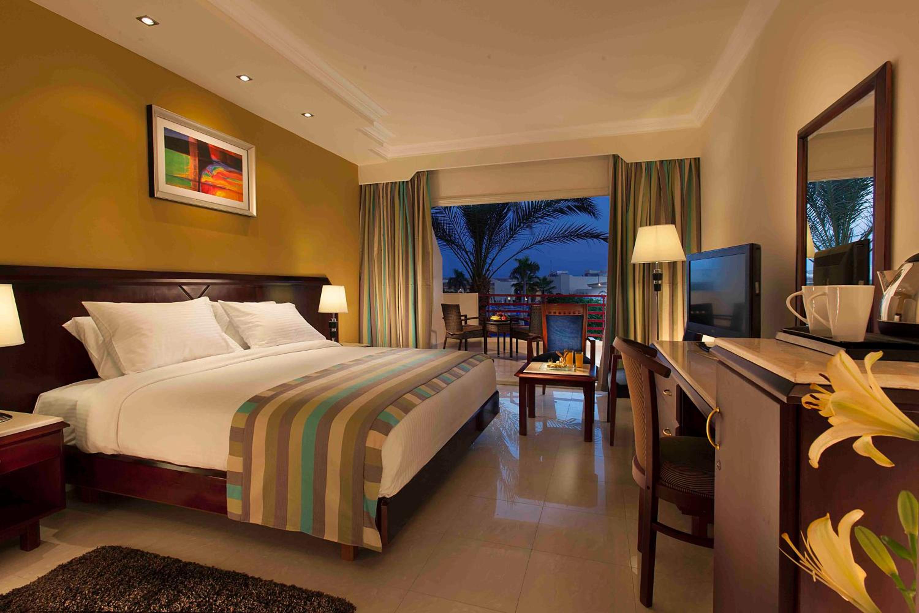 Deluxe Room - Photo 9