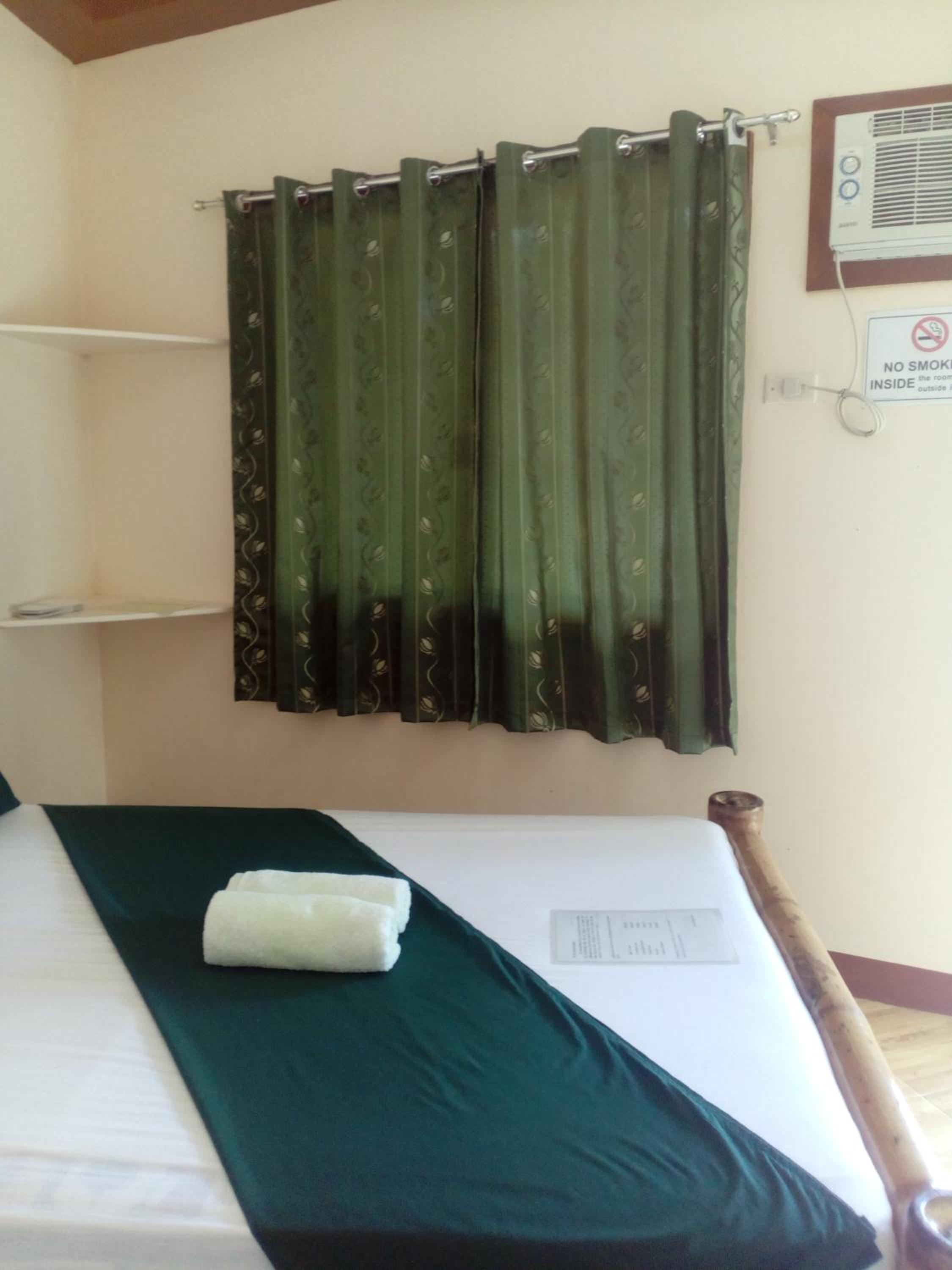 Deluxe Double Room (2 Adults + 1 Child) - Photo 2