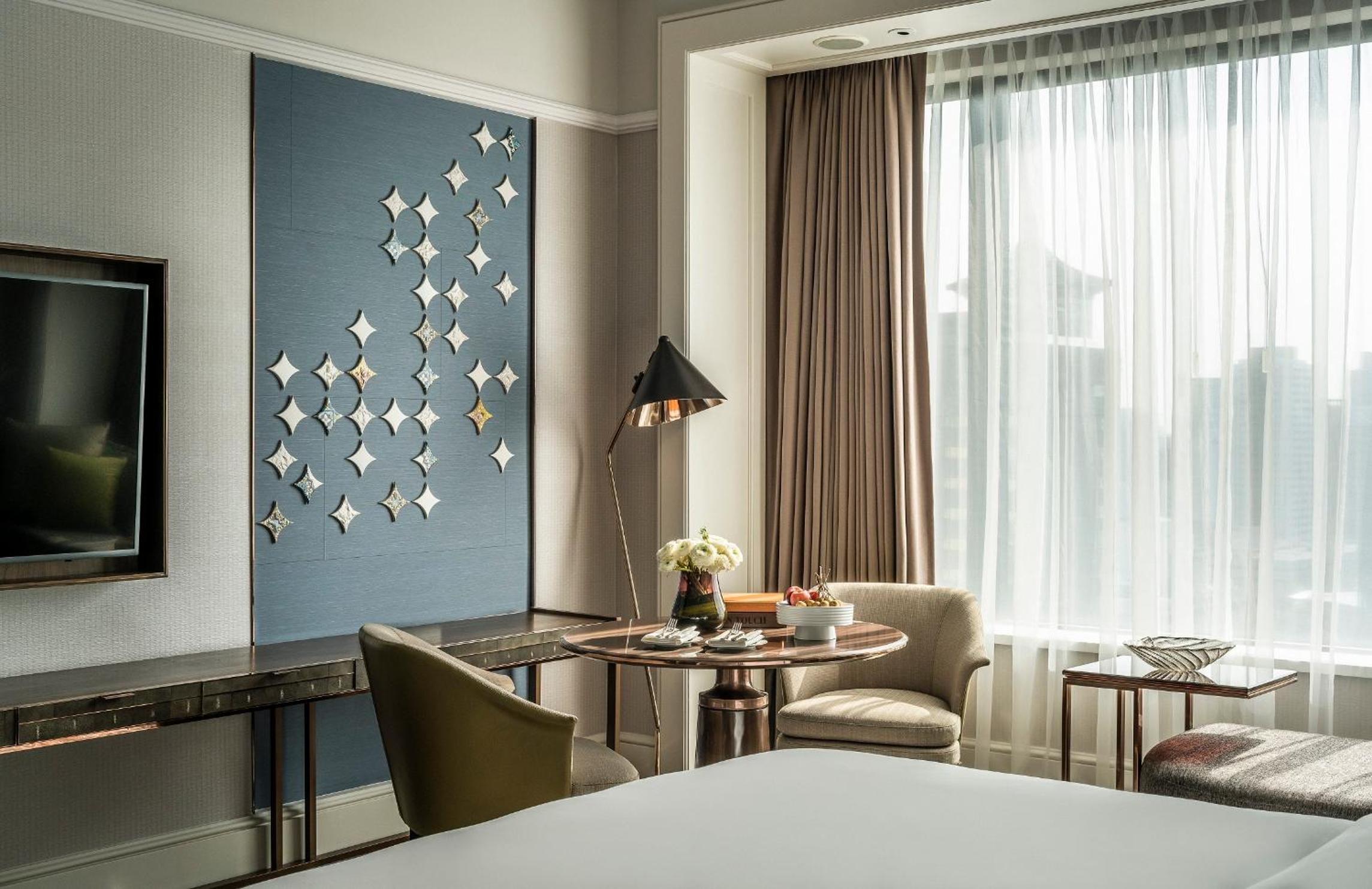 Premier King Room photo 3