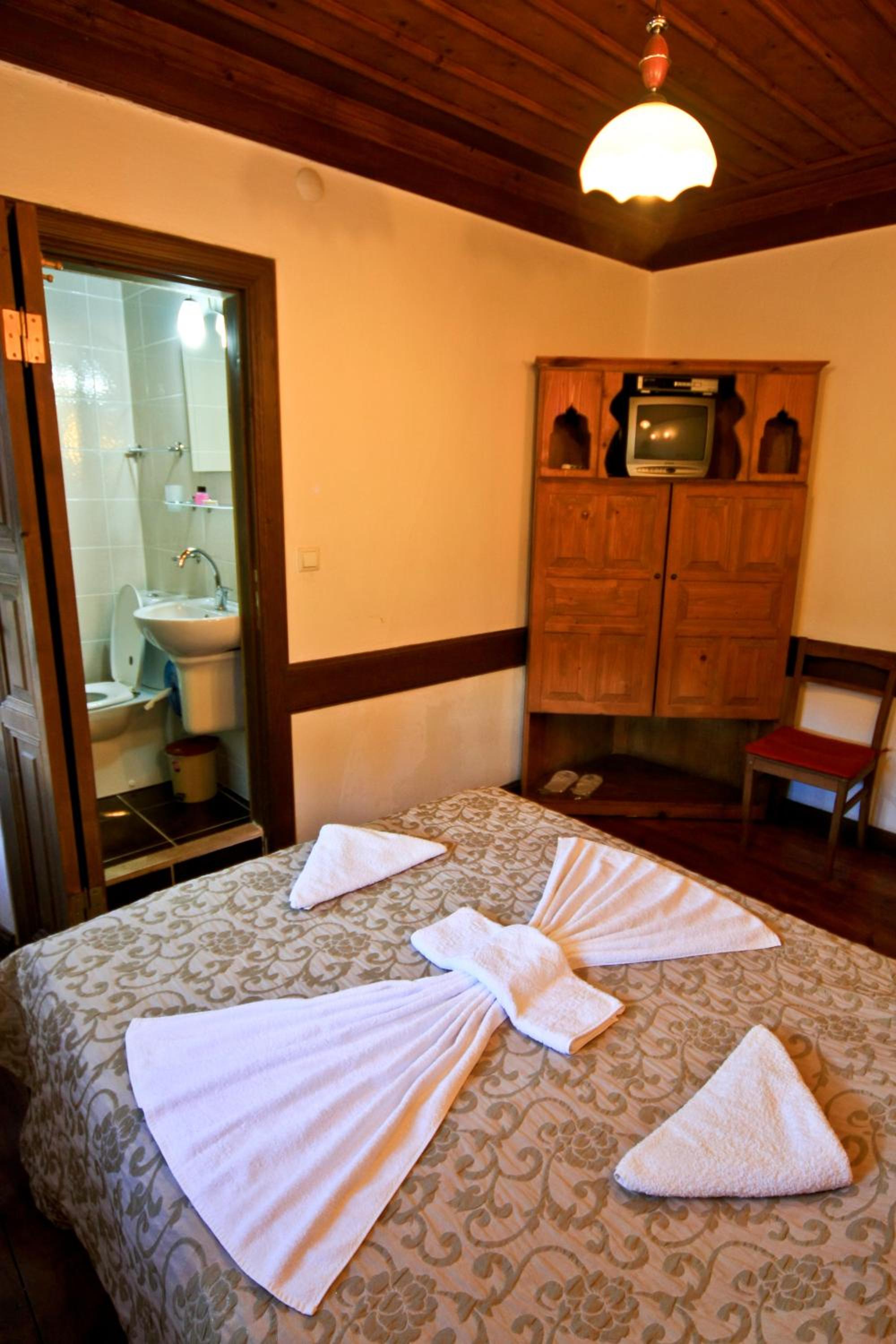 Budget Double Room photo 3