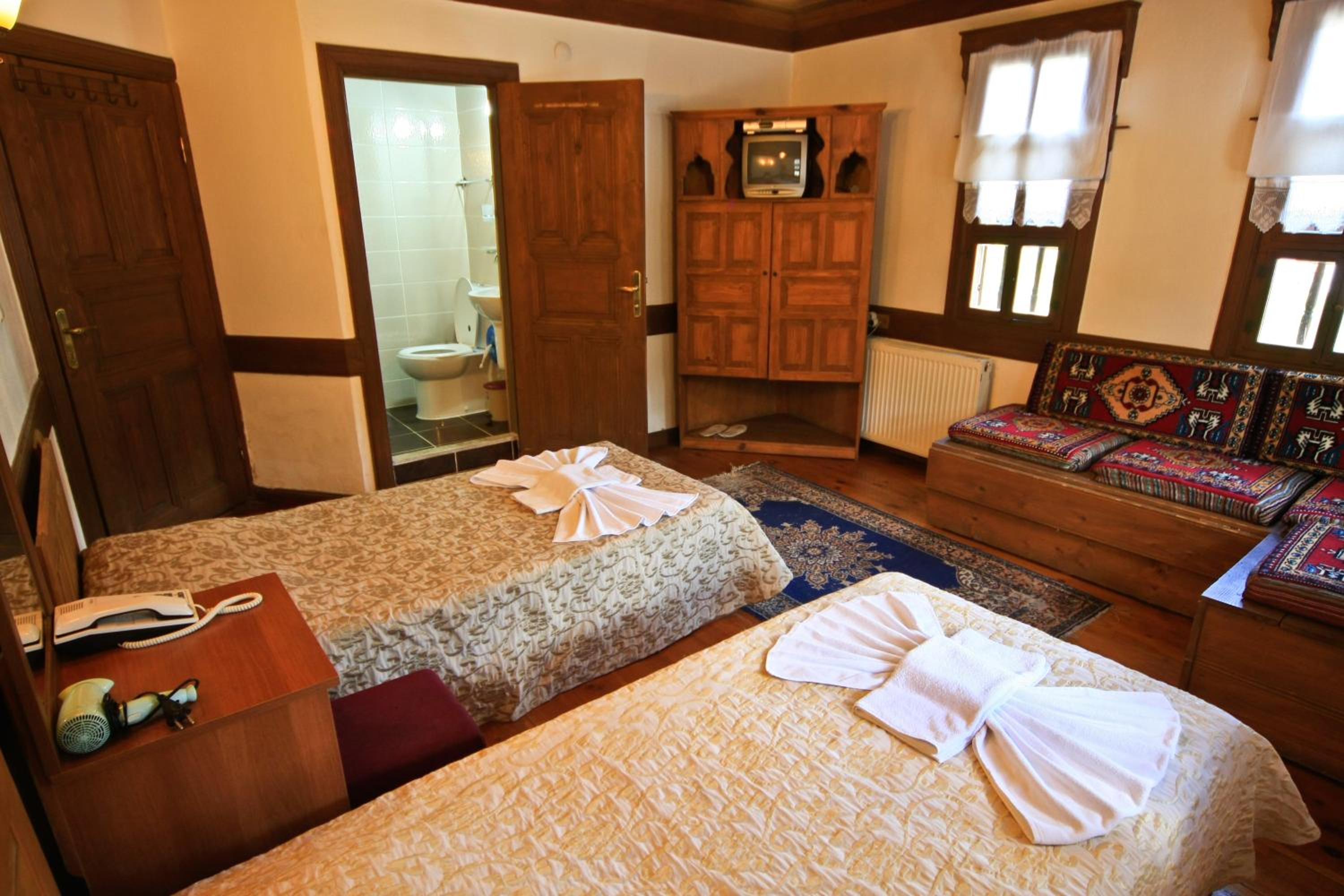 Corner Twin Room photo 1