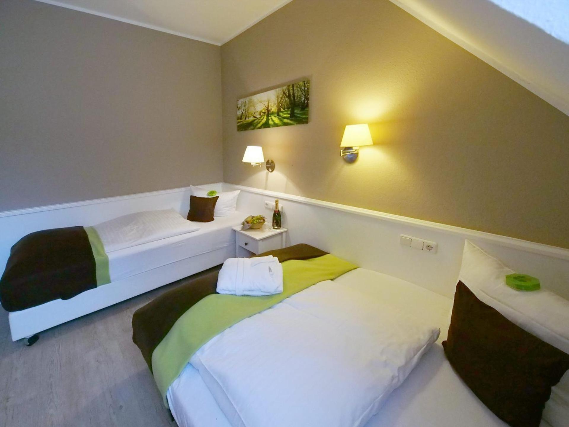 Twin Room - Photo 9