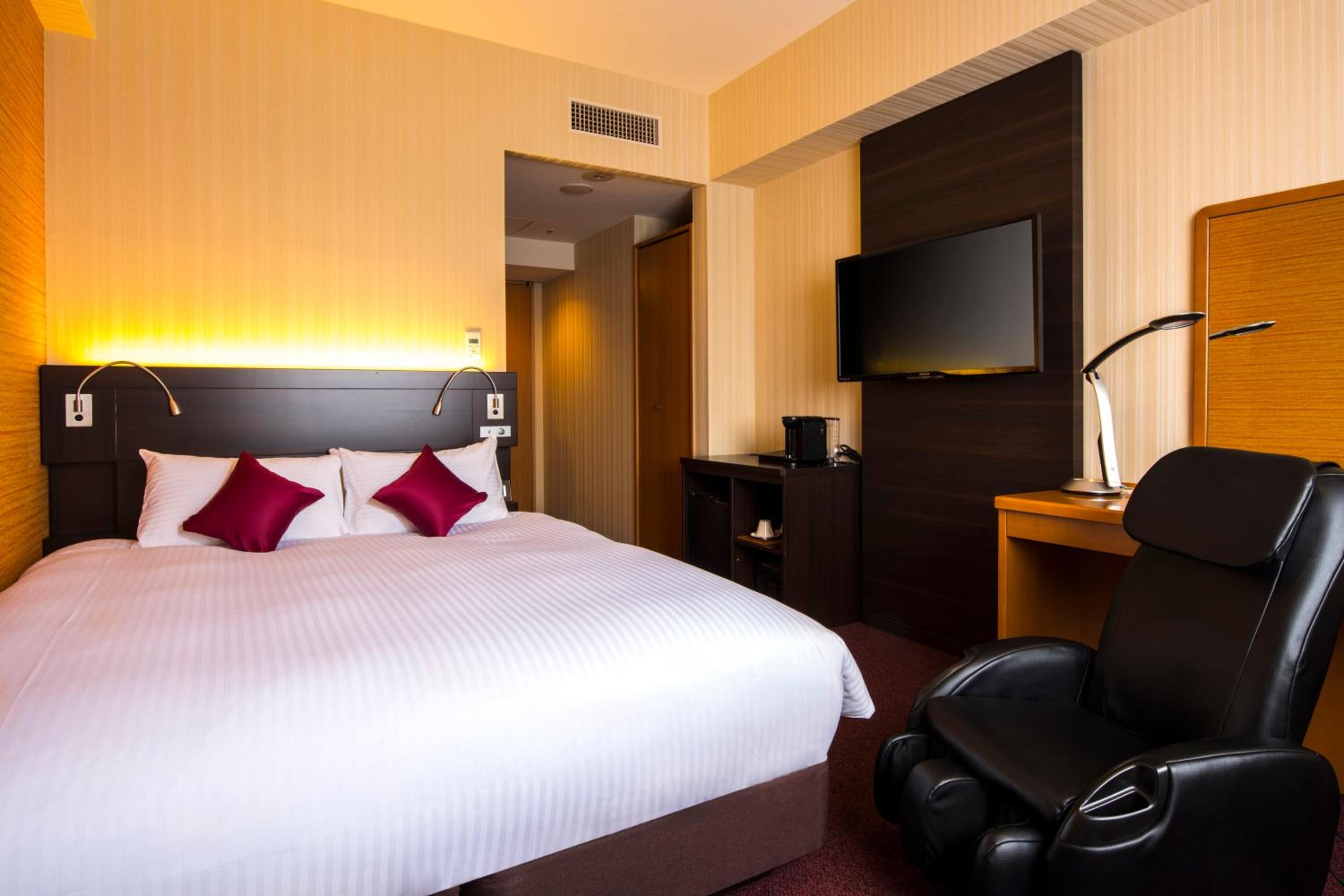 Grand Queen Room - Non-Smoking - Photo 11