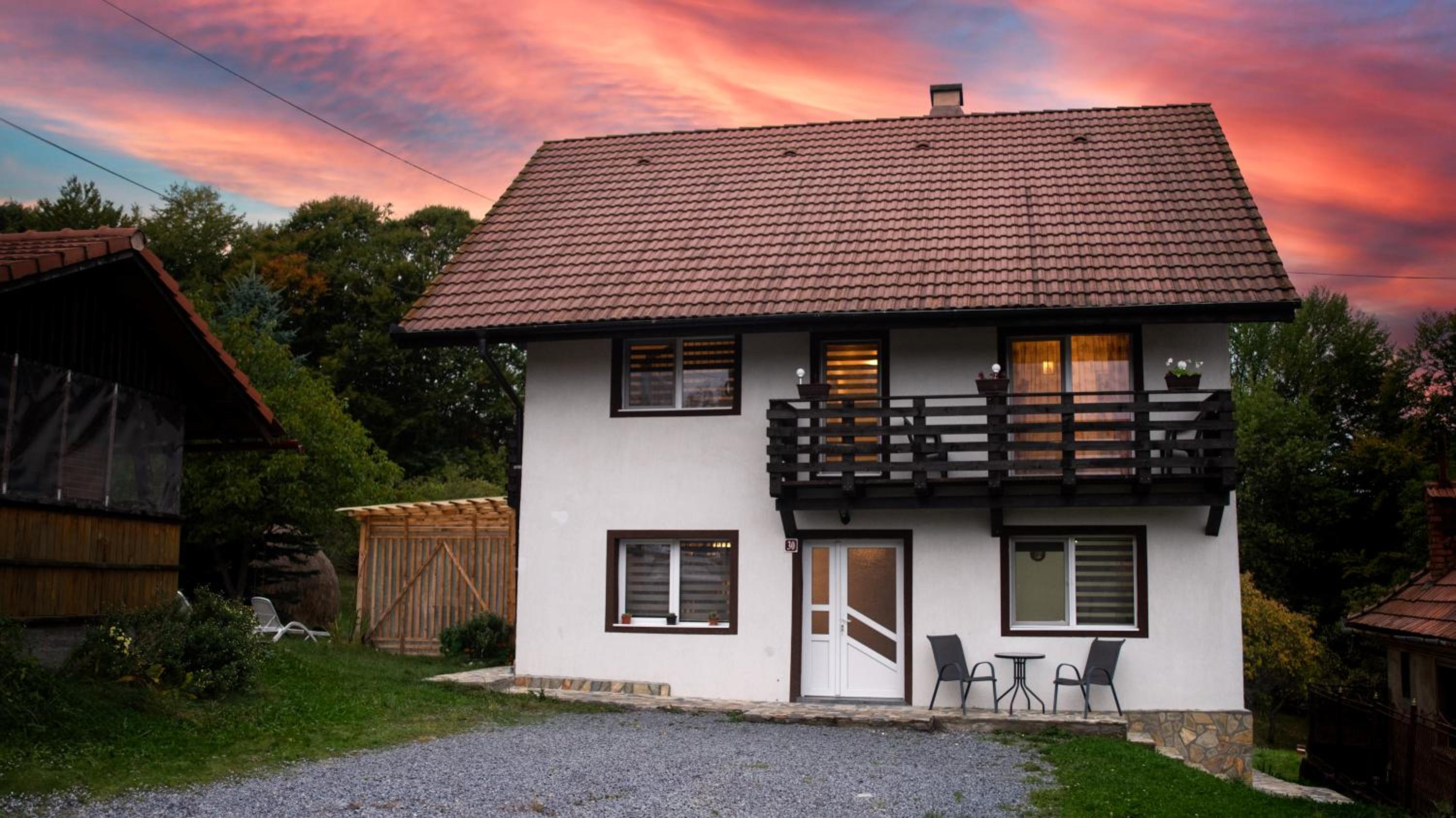 Five-Bedroom House photo 1