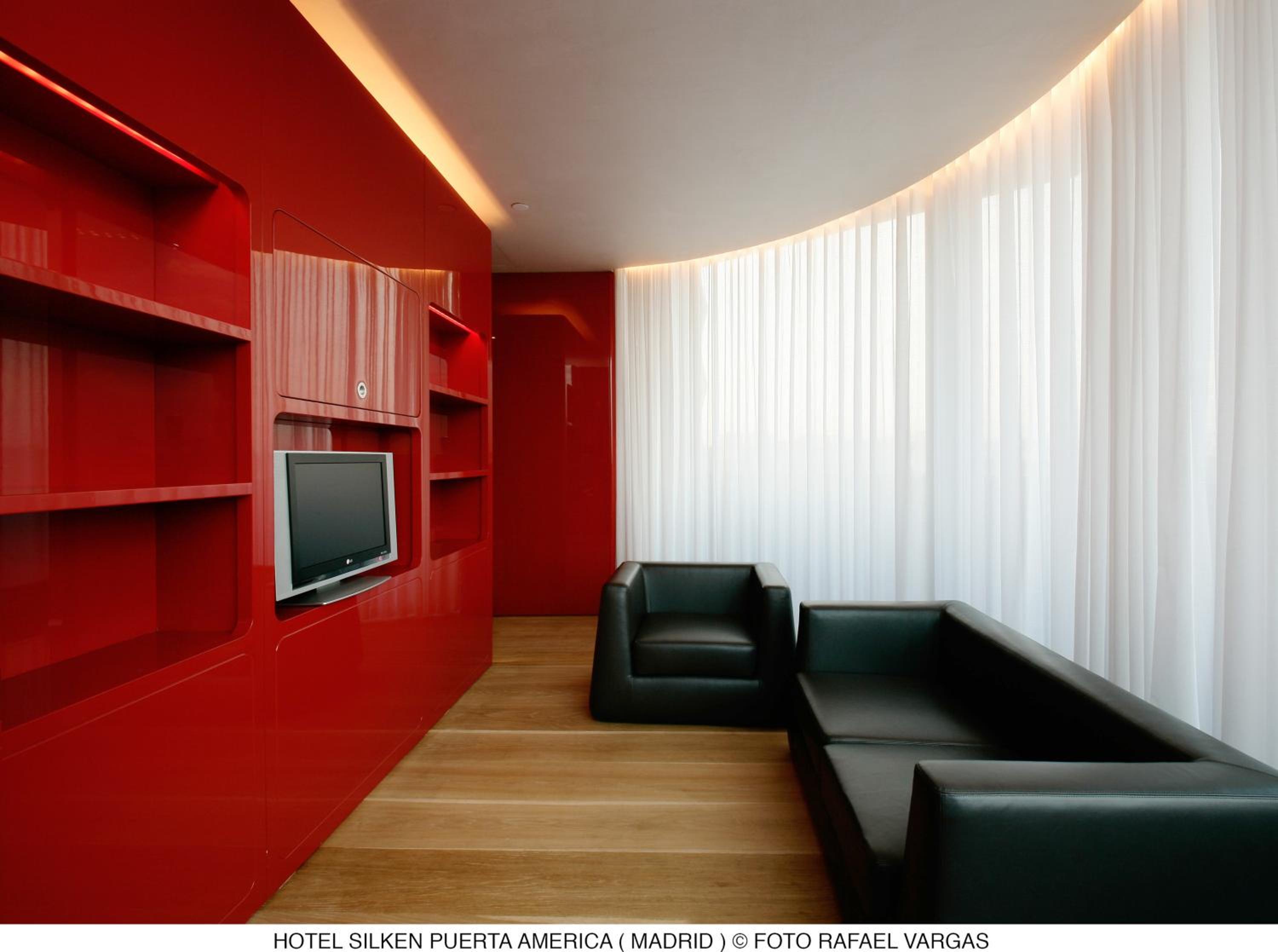 Junior Suite with Executive Lounge Access photo 2