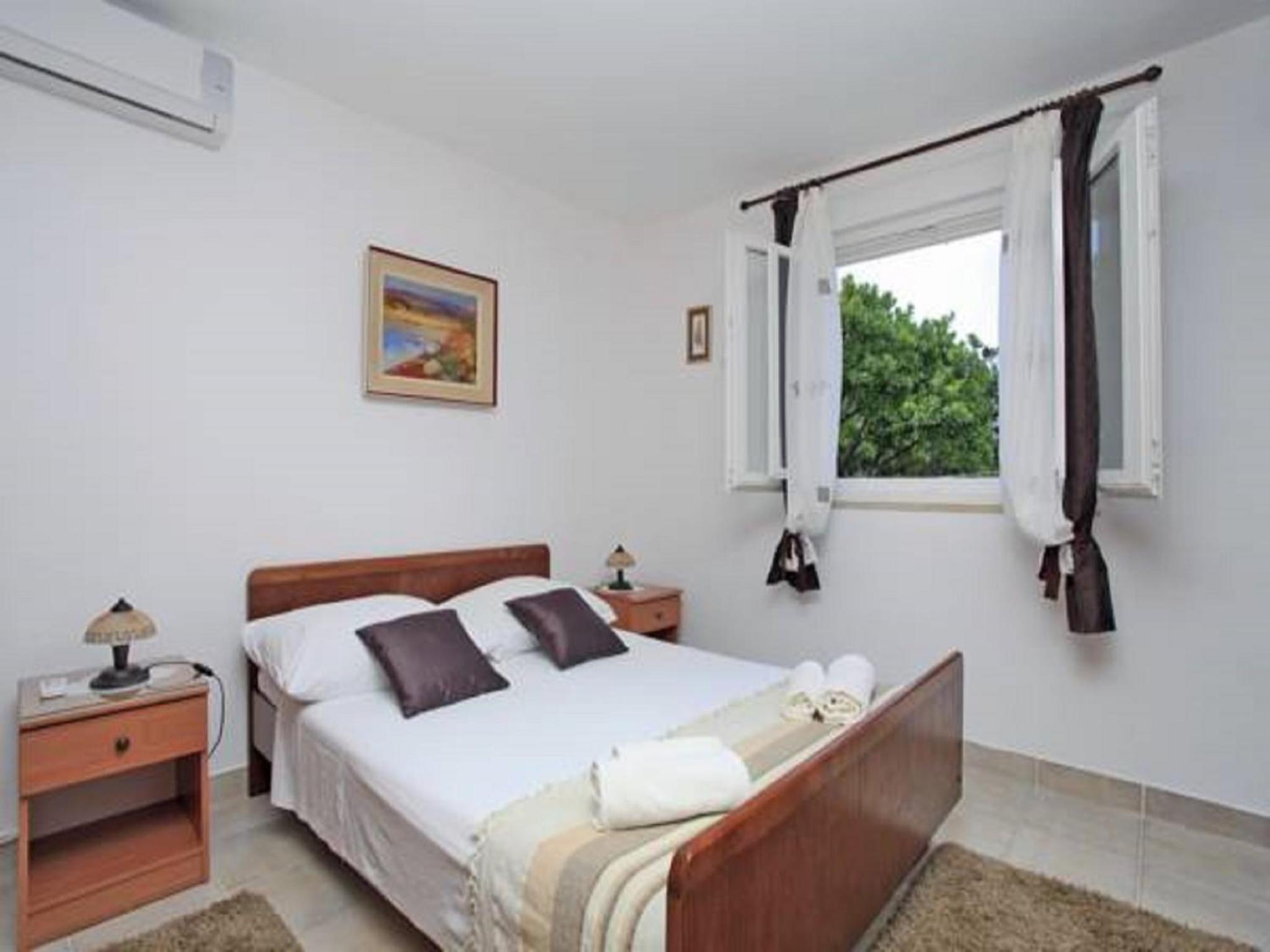 Vila de Quatro Quartos com Piscina Privada e Vista para o Mar
