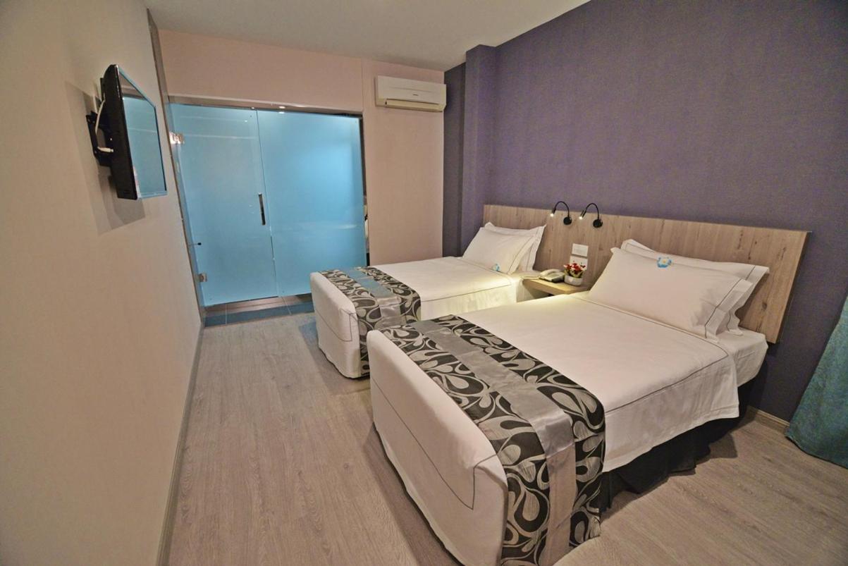 Twin Room with No Window - Photo 1