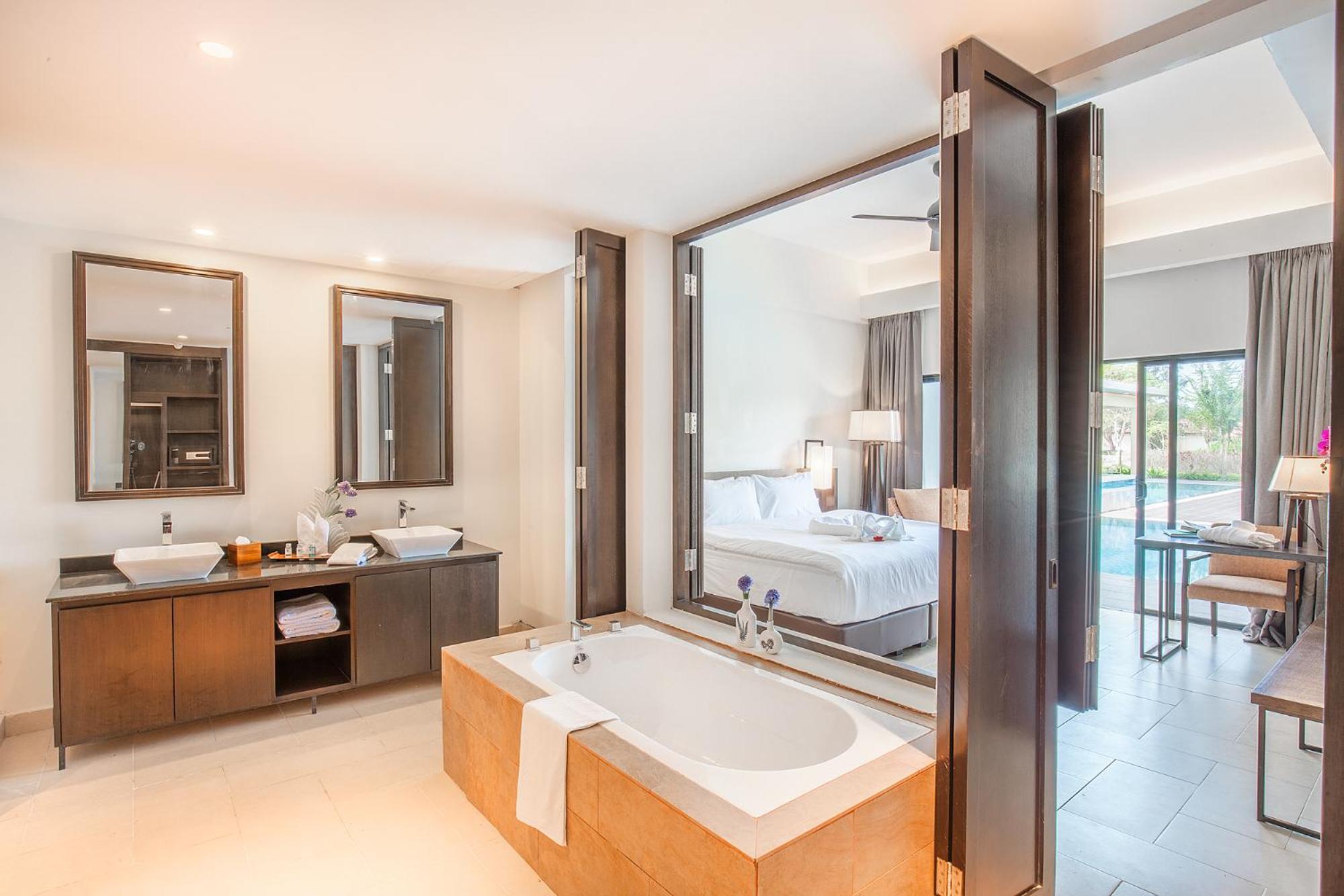 Lagoon Suite