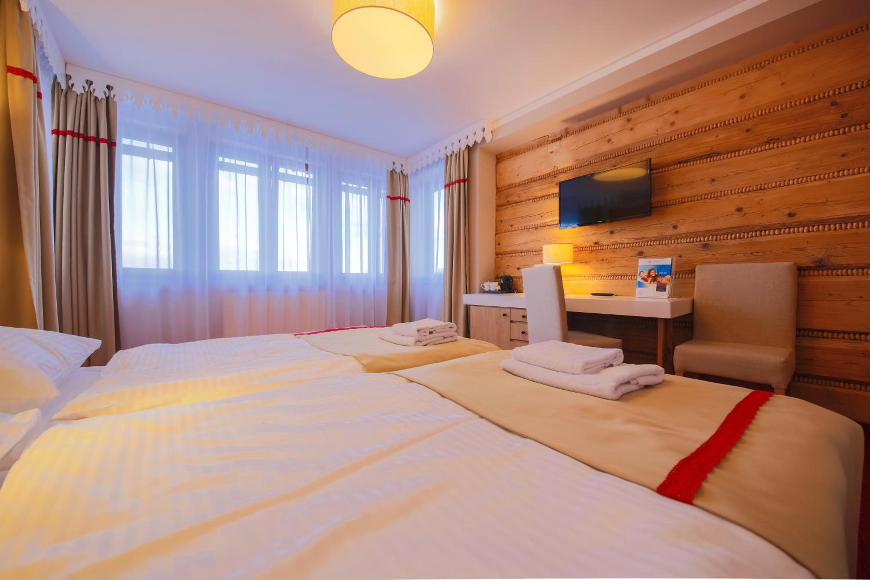 Double or Twin Room - Photo 12