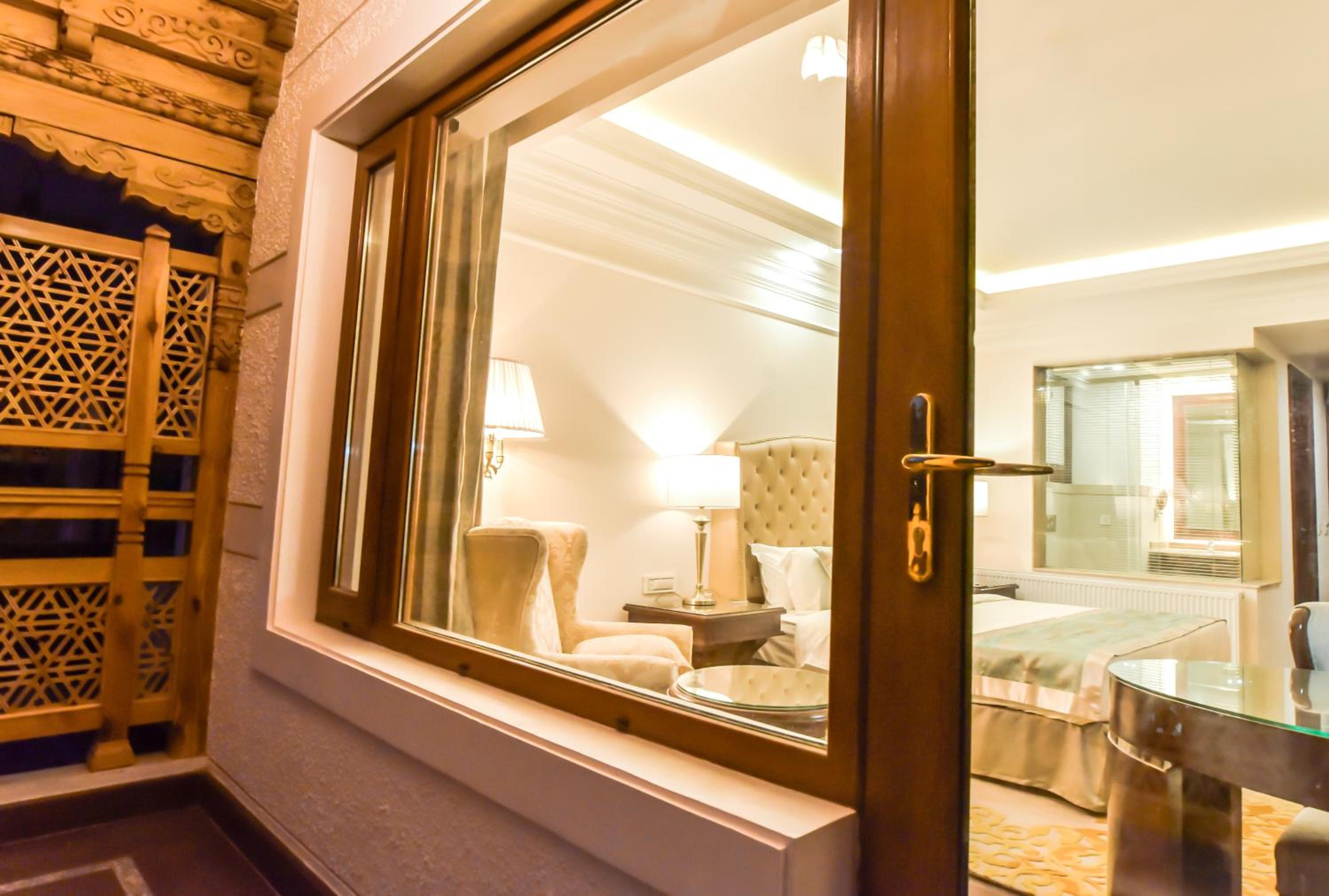 Double Room with Balcony - Photo 5