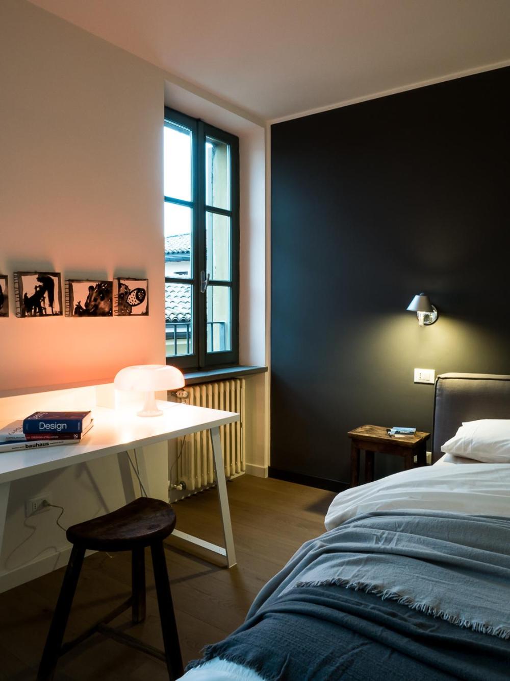 Three-Bedroom Apartment with Balcony photo 3