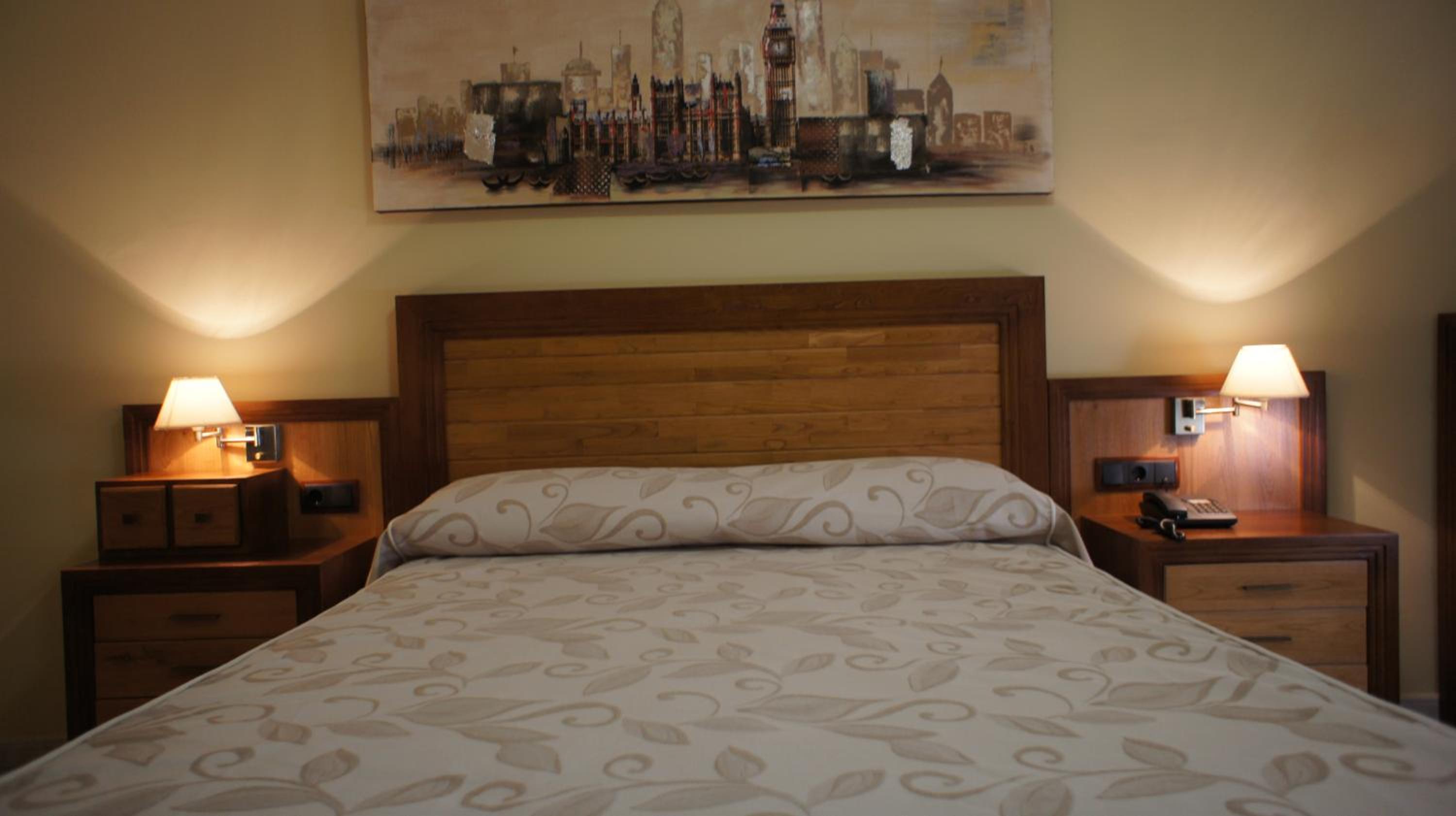 Double or Twin Room - Photo 5