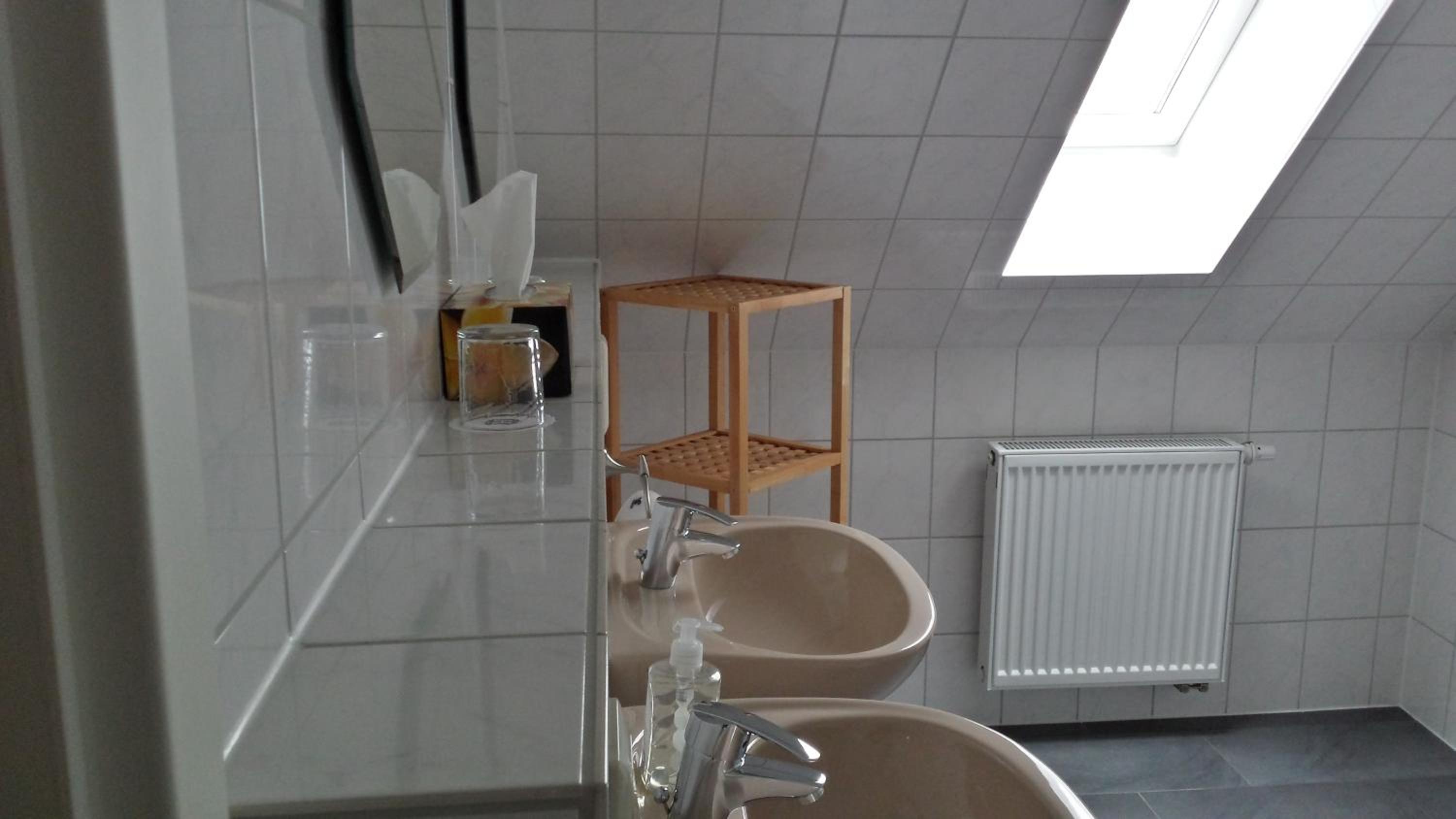 Deluxe Double Room (2 Adults + 1 Child) - Photo 2