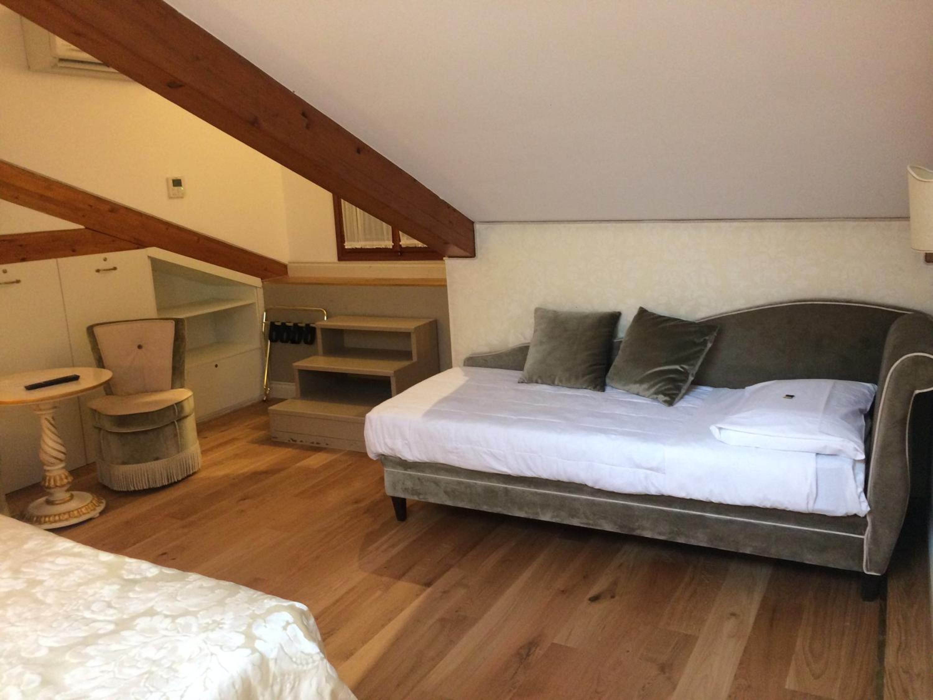 Luxury Triple Room photo 3