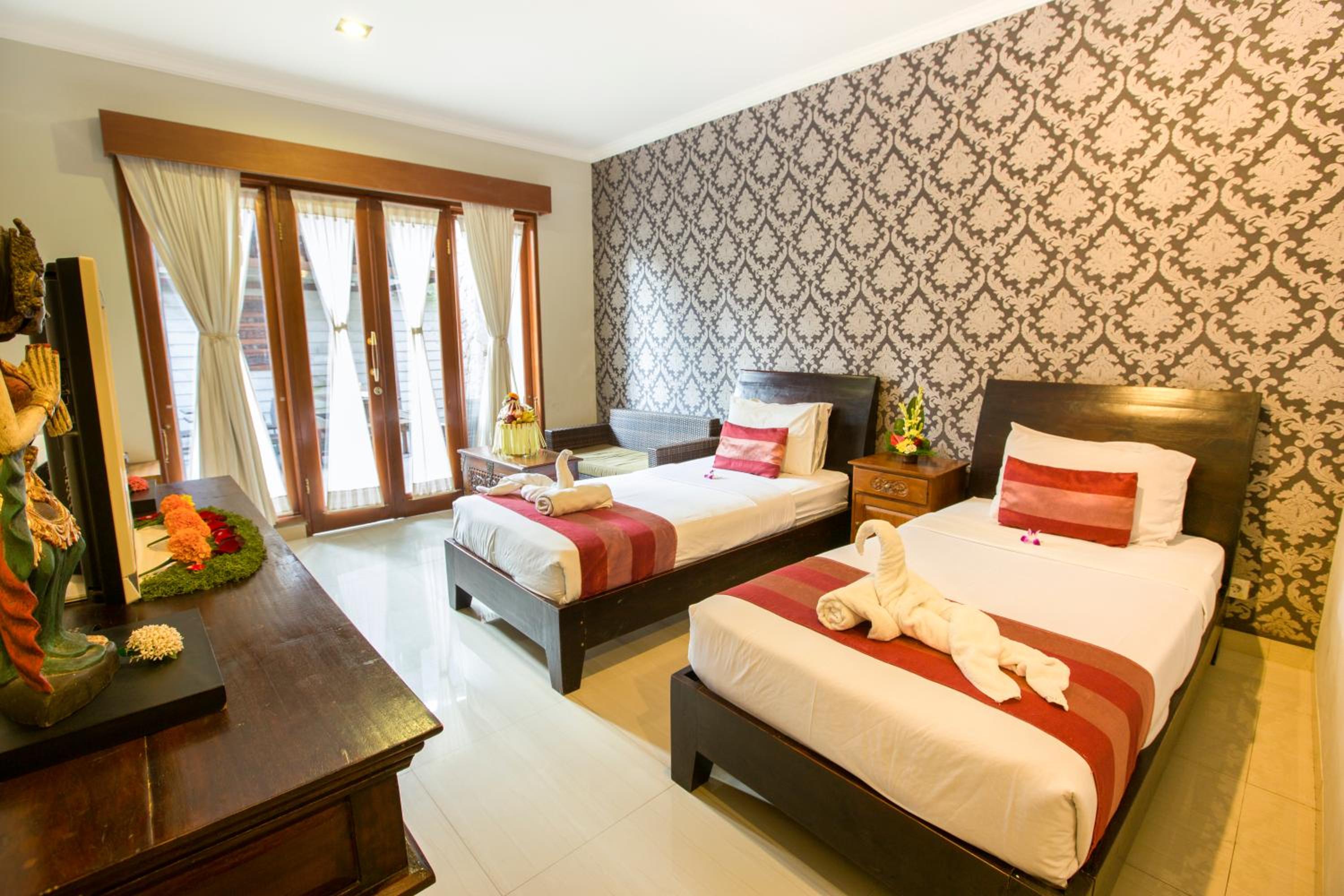 Standard Room with Pool View - Photo 15