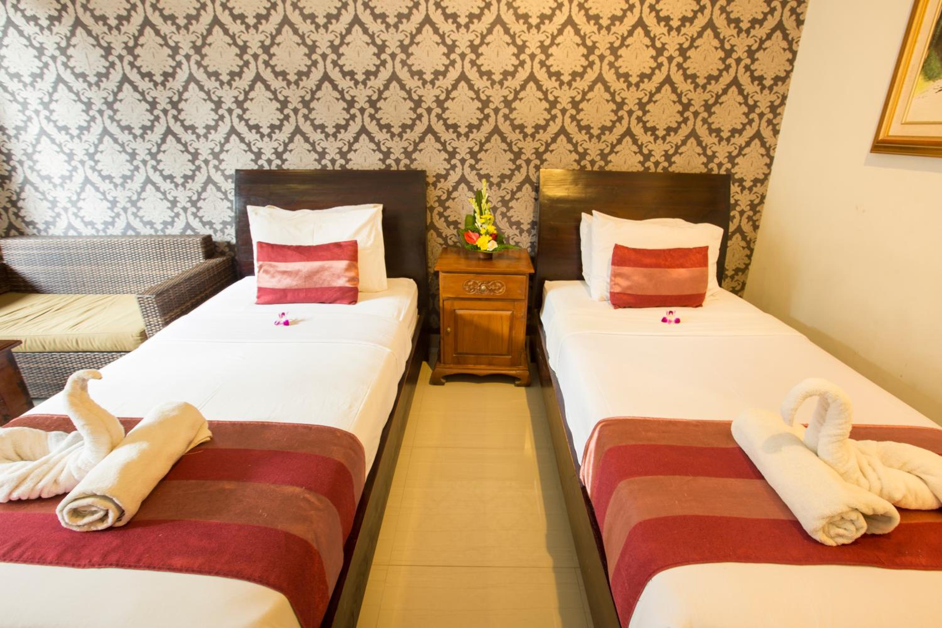 Standard Room with Pool View - Photo 13