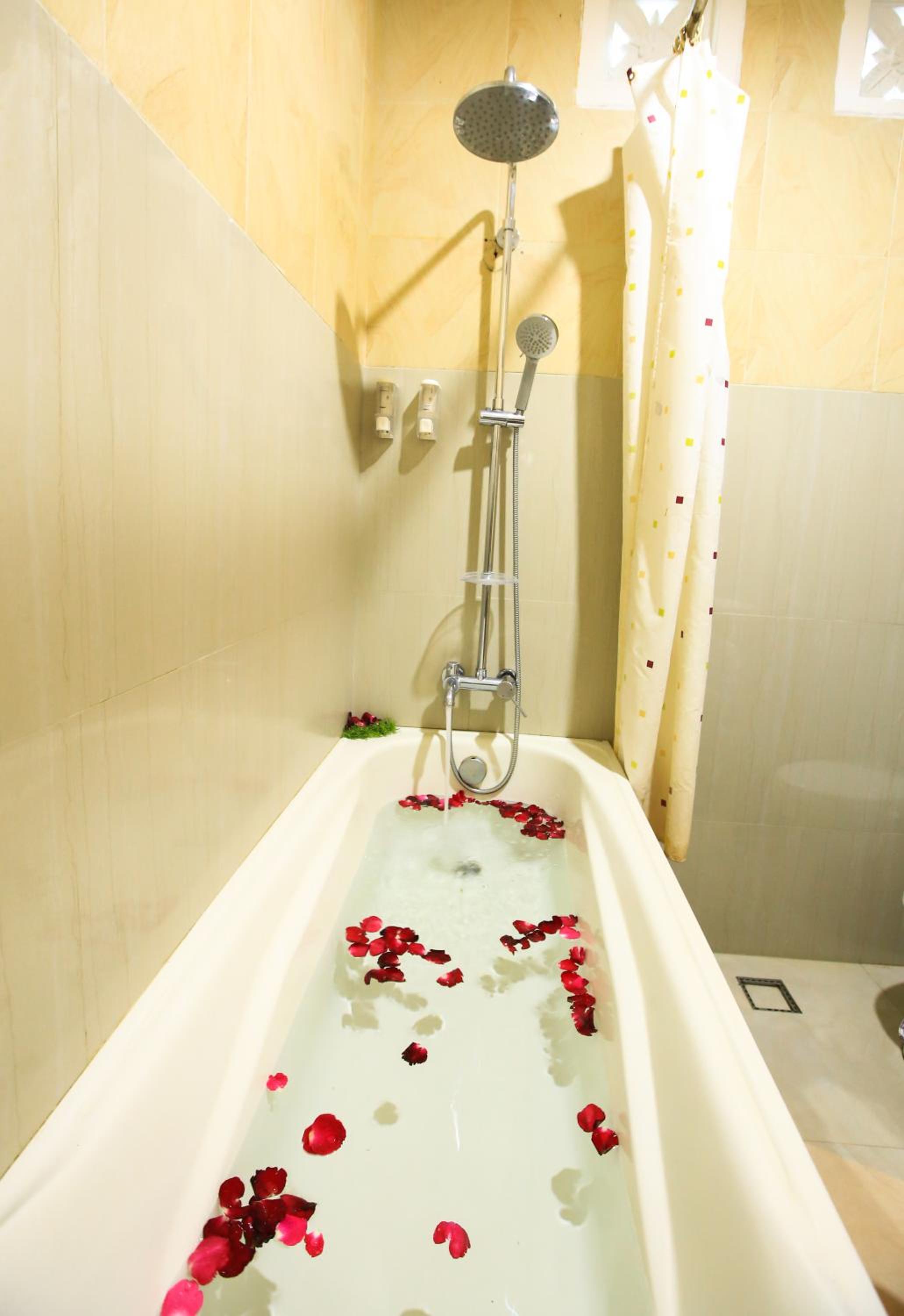 Standard Room with Pool View - Photo 9