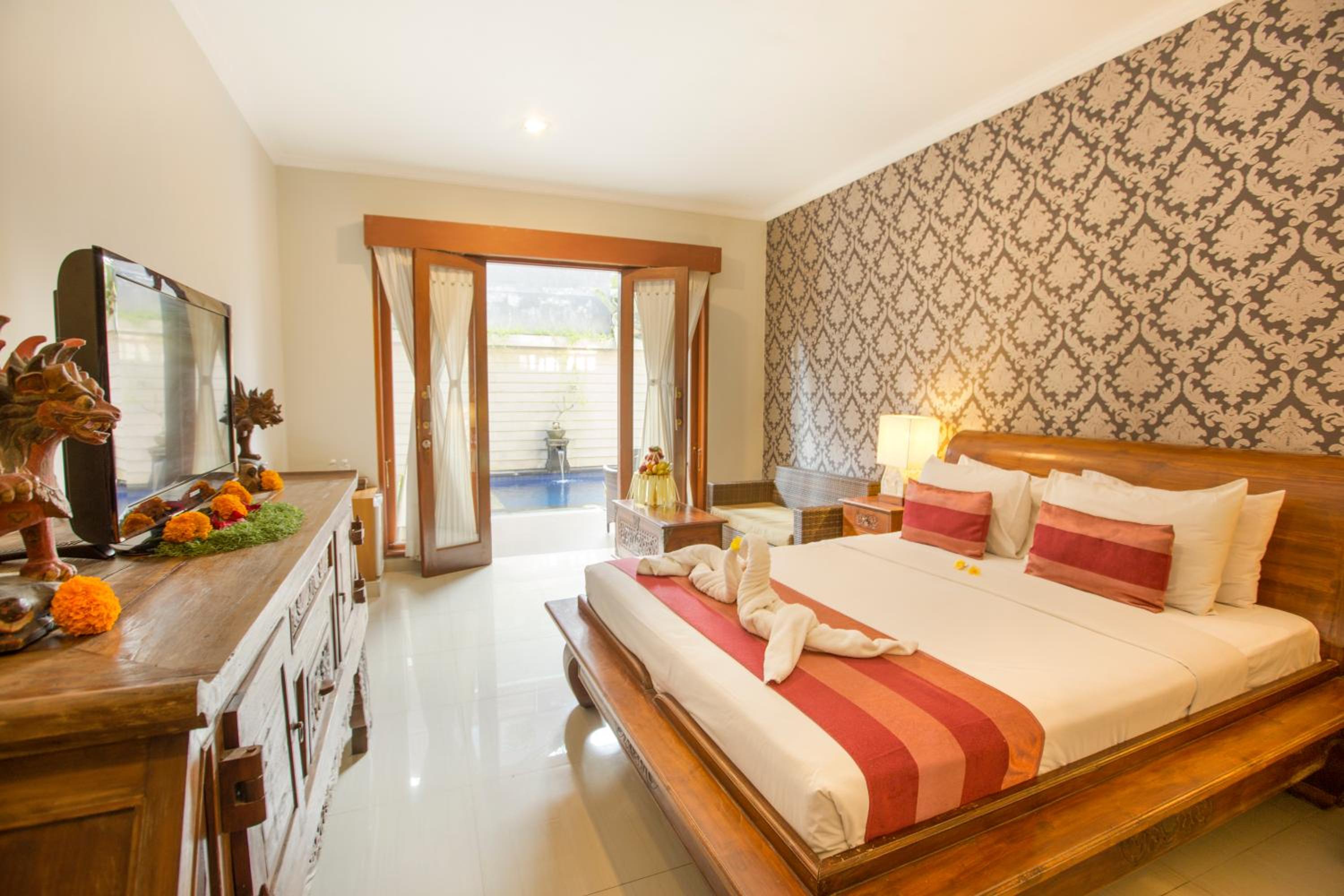 Standard Room with Pool View - Photo 1