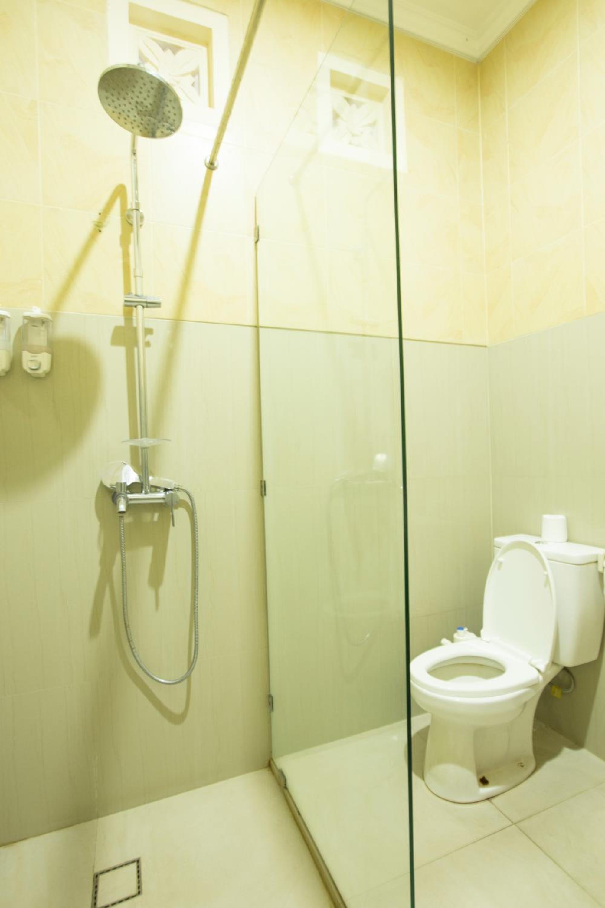 Standard Room with Pool View - Photo 10