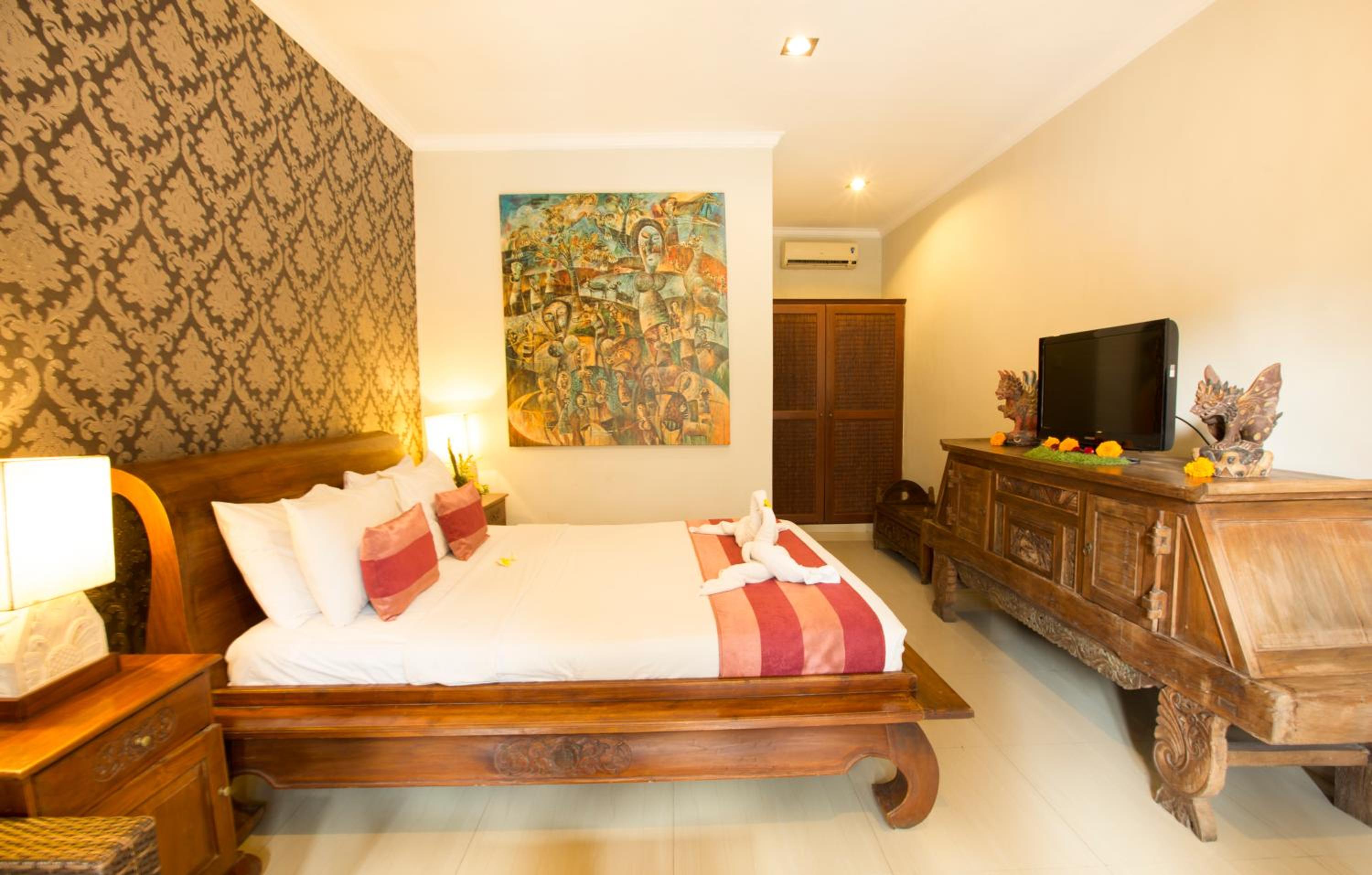 Standard Room with Pool View - Photo 12