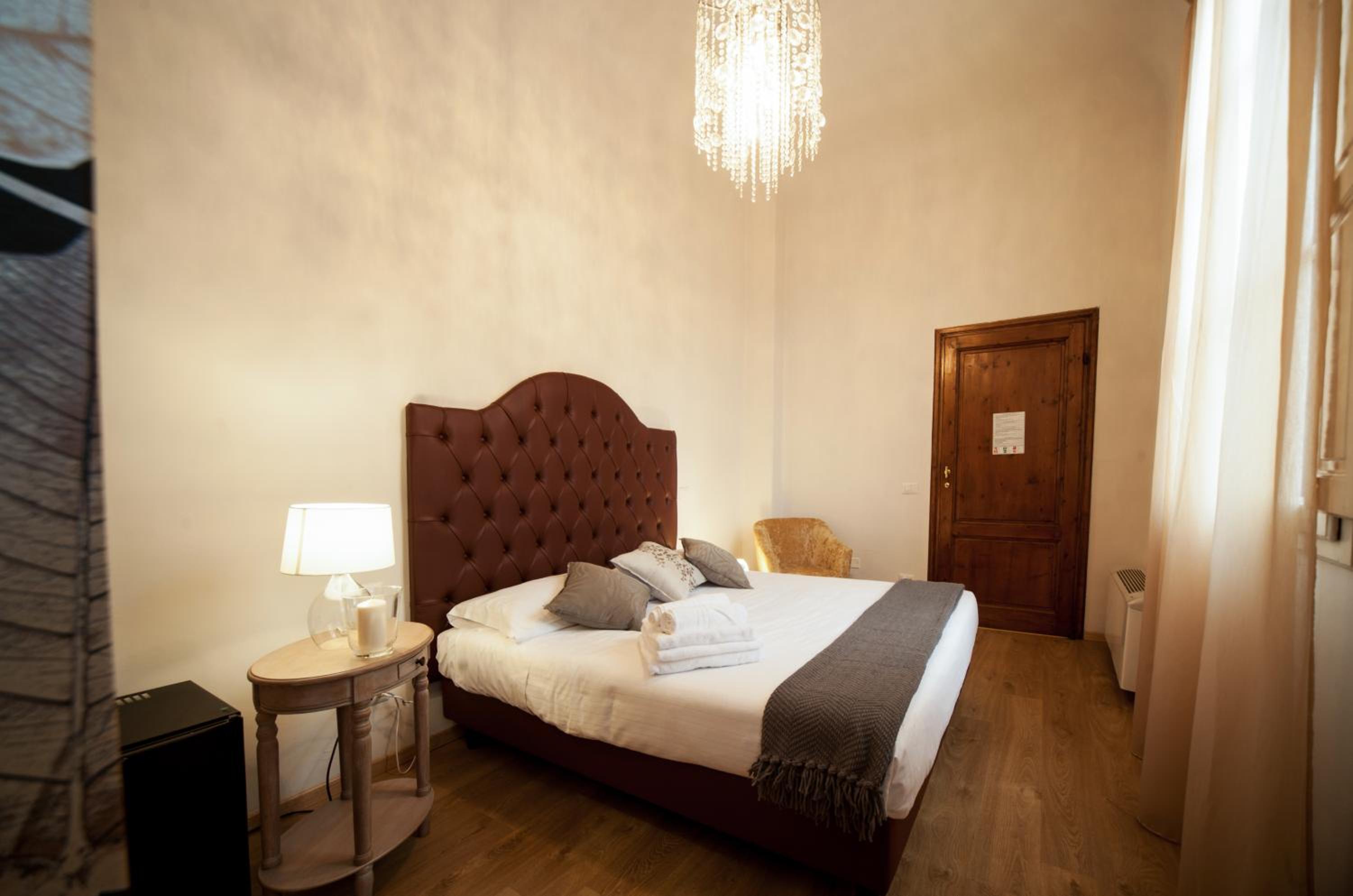 Small Double Room with Private External Bathroom photo 2