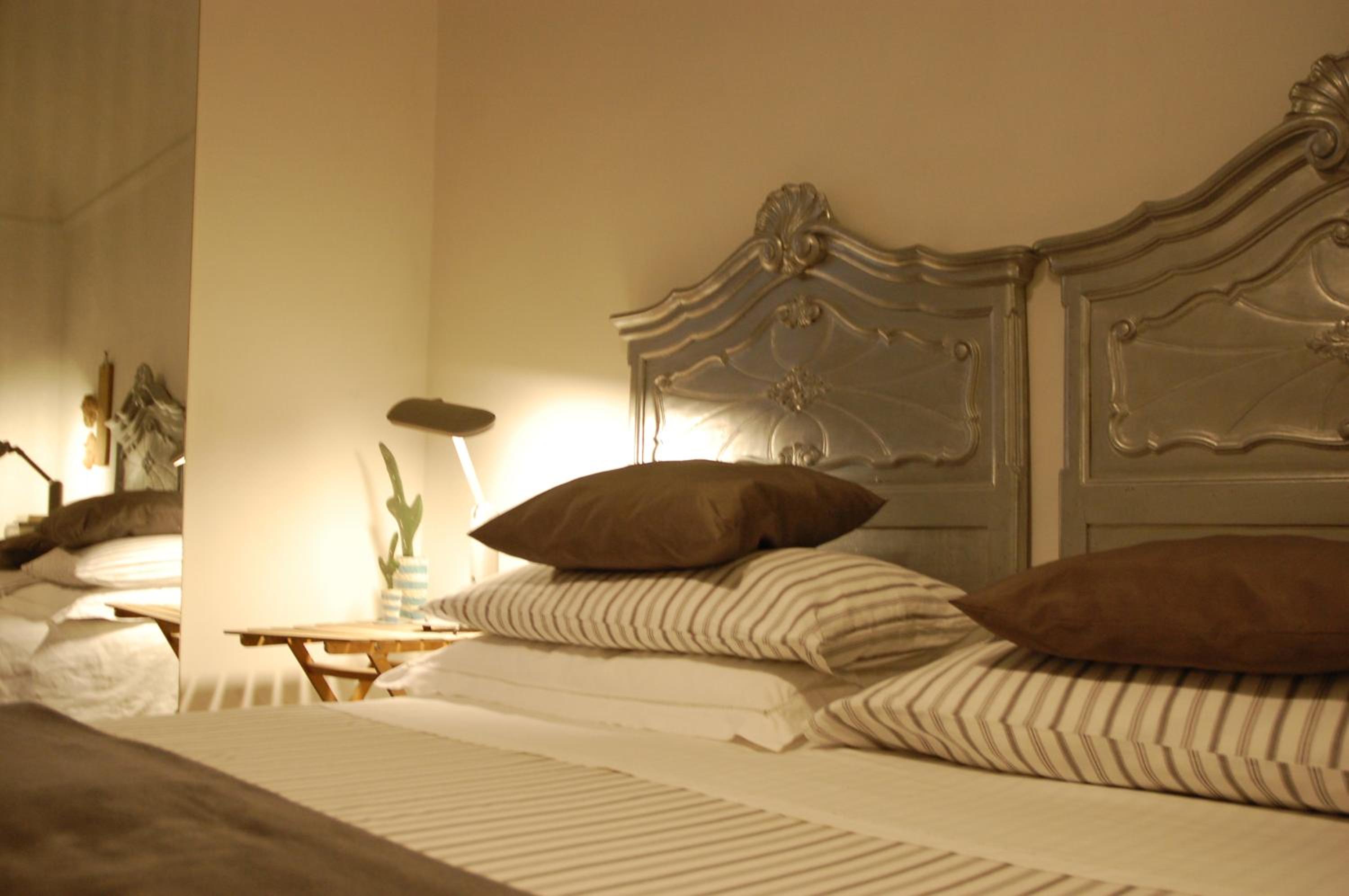 Double Room with Private Bathroom - Photo 2